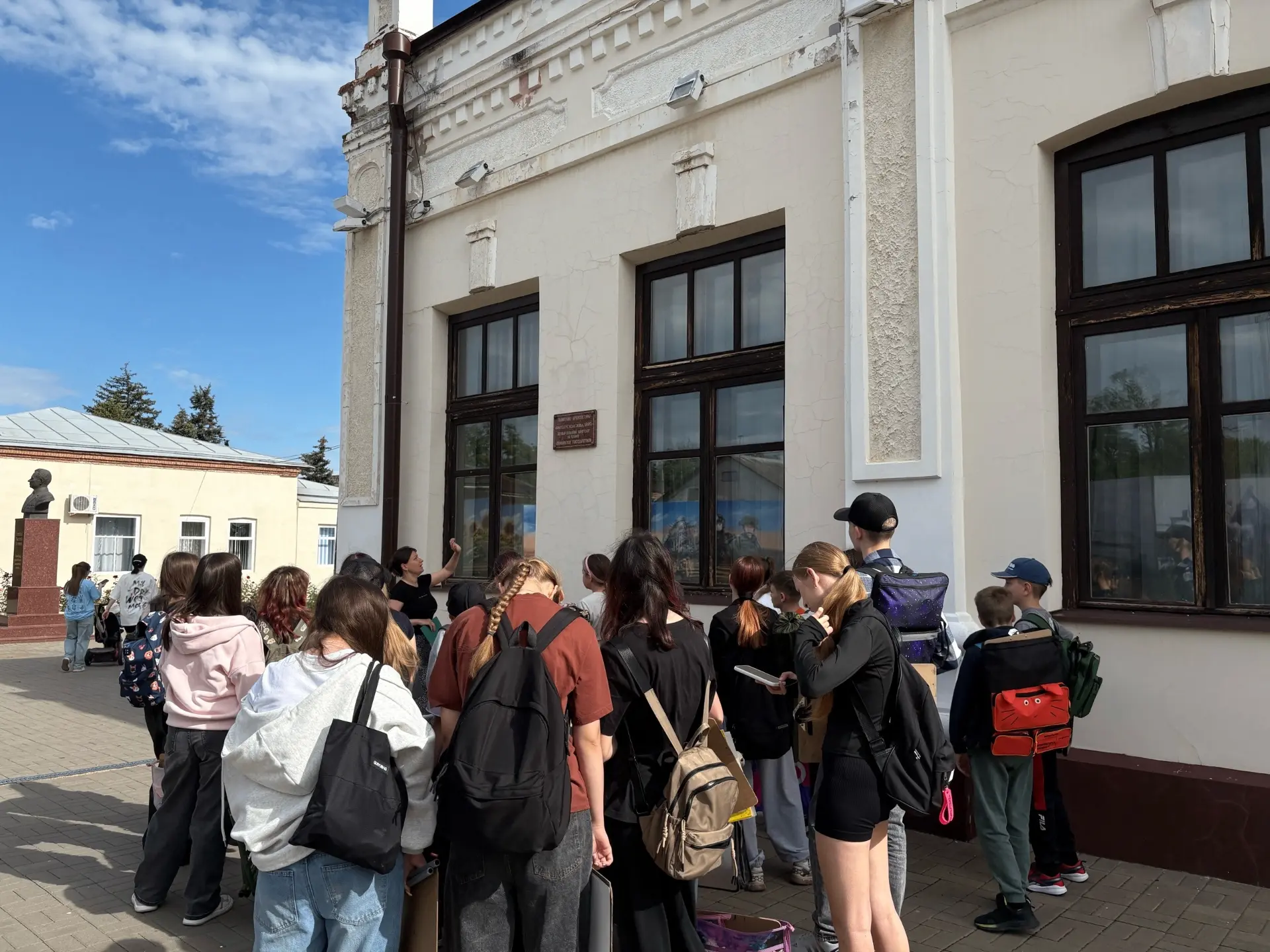 ВСТРЕЧА ИСКУССТВА И ИСТОРИИ 📜🎨

В рамках просветительской работы по популяризации объектов культур
