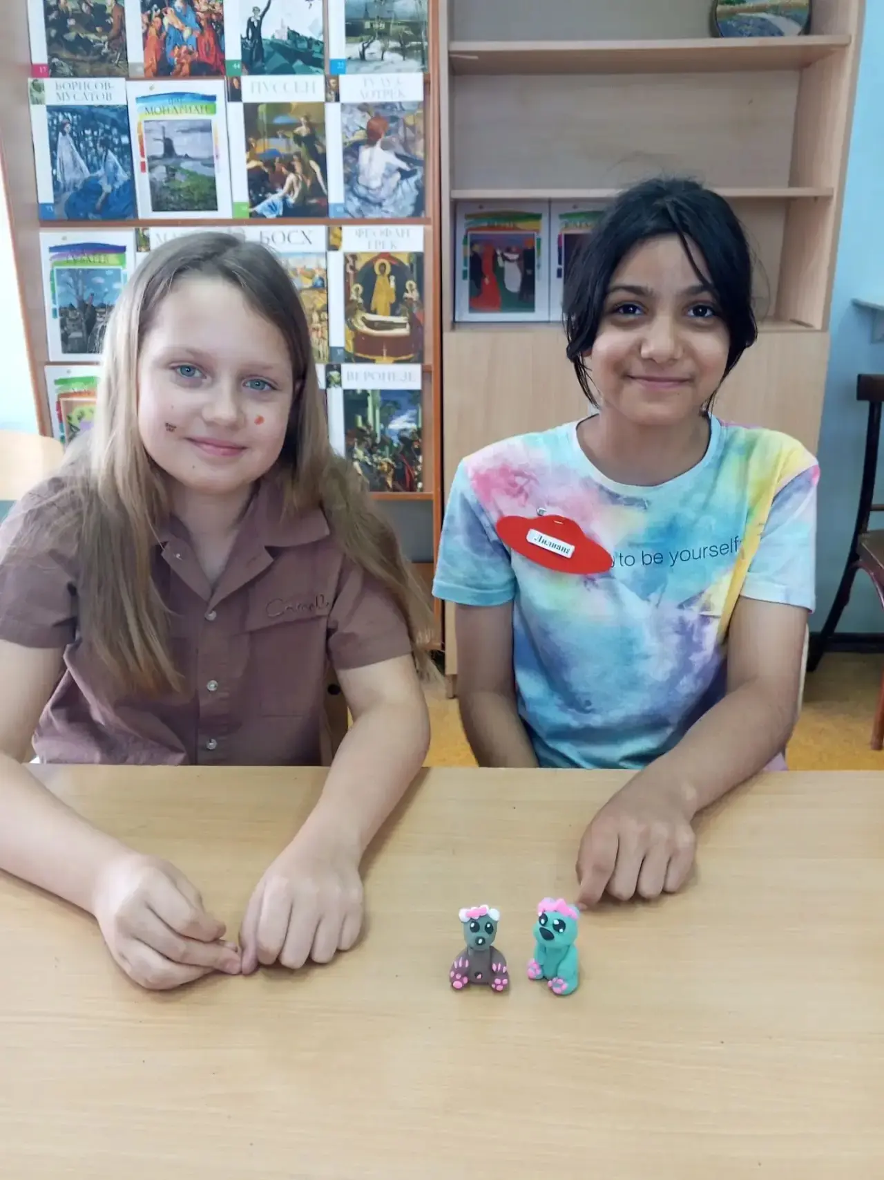 Почему лепка из пластилина — это суперсила? 🧠👐

Кажется, ну что такого в пластилине? Мнём, катаем 