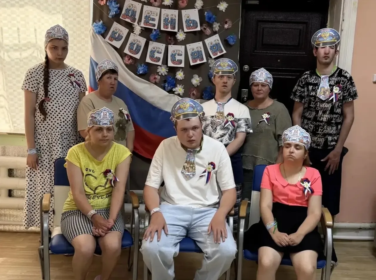 🇷🇺 В отделении дневного пребывания полным ходом идёт подготовка к главному празднику страны. Наши 