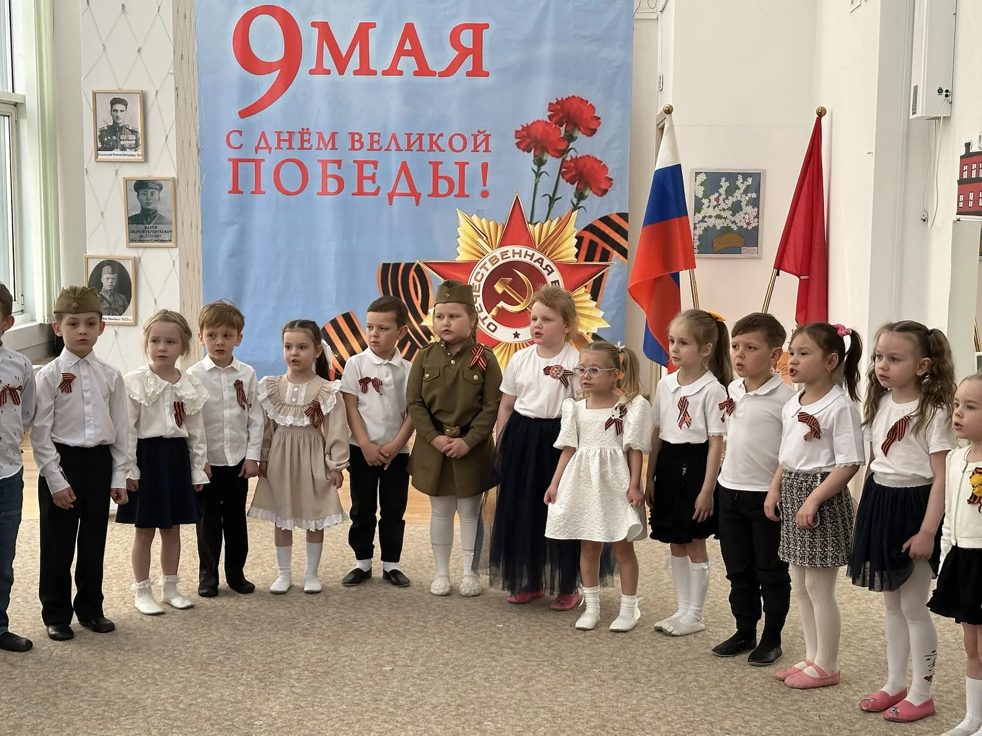🌟И снова в наших стенах тематический досуг ко Дню Победы в формате «дети-детям»🎇
Получился целый к