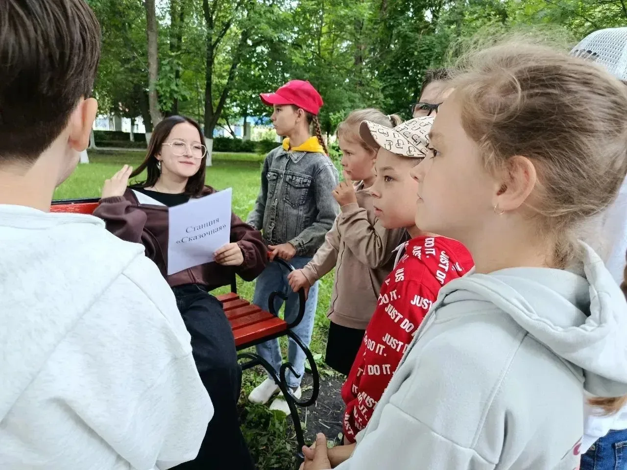 🌞 Путешествие в мир сказок: в лагере «Улыбка» прошел квест «Загадки лета» 📚✨

Сегодняшний день в н