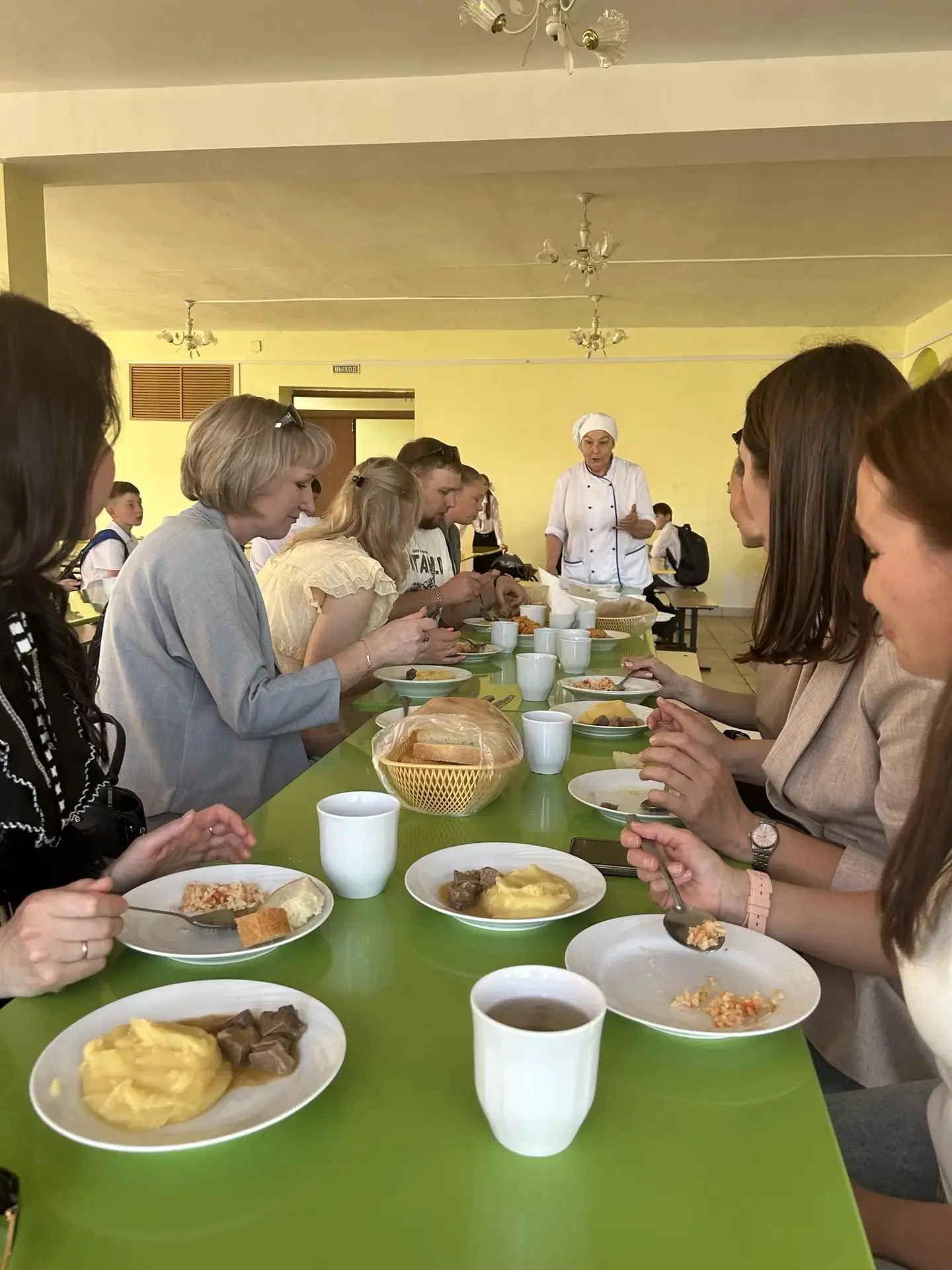 🍲 День открытых дверей в школьной столовой.

Сегодня в родители обучающихся стали гостями нашей  шк