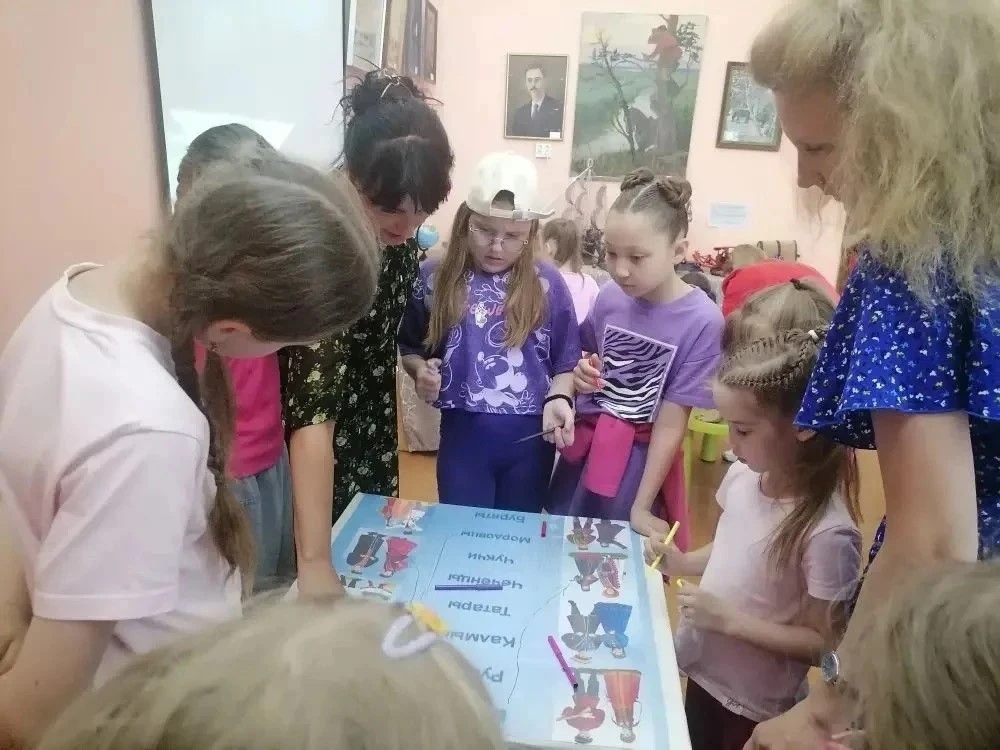 🇷🇺✨ Познавательно‑игровая программа «Вселенная по имени Россия» ✨🇷🇺

Сегодня в лагере с дневным 