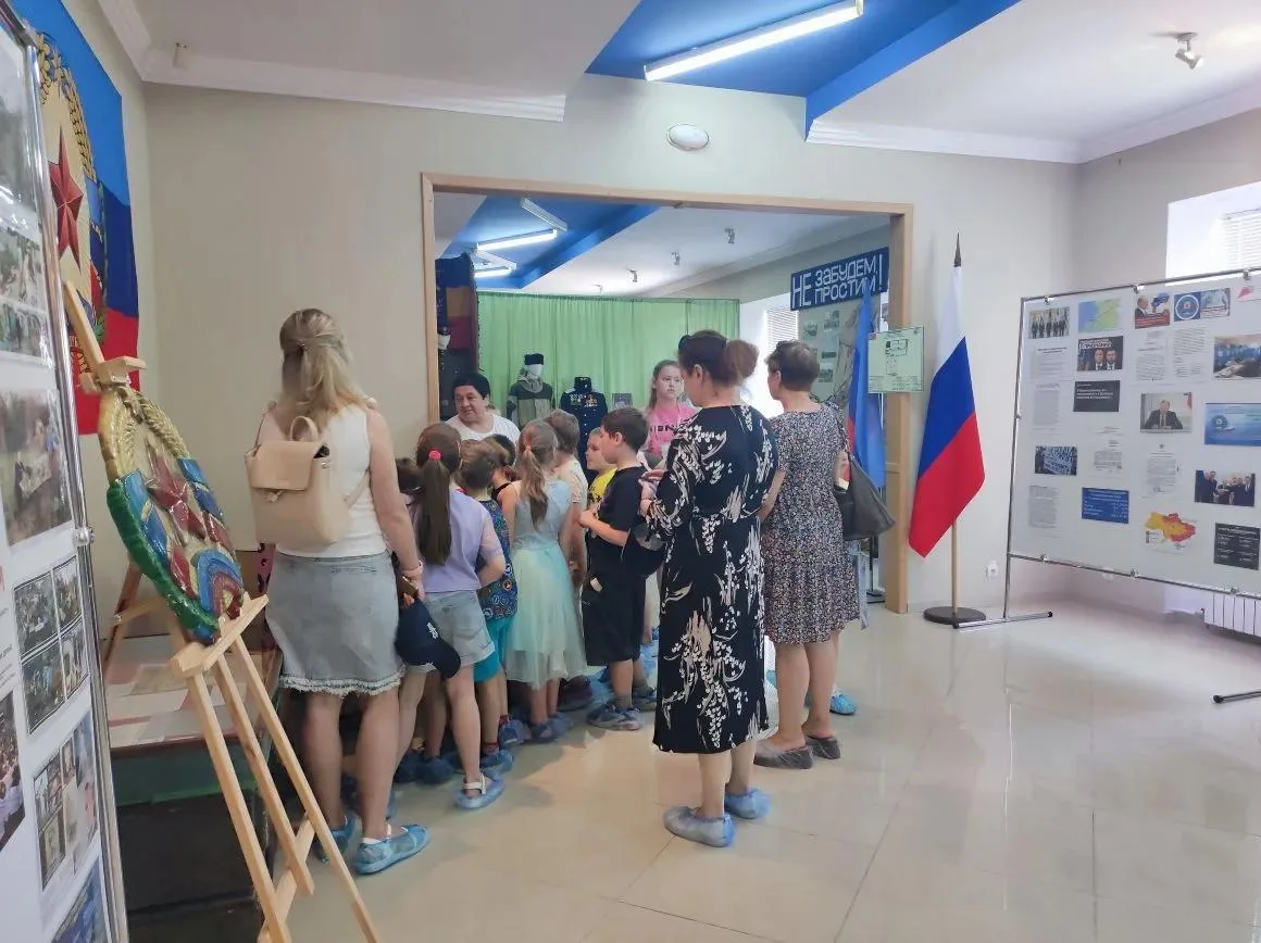 Антрацитовский исторический музей продолжает принимать детей пришкольных площадок.
Сегодня научный с