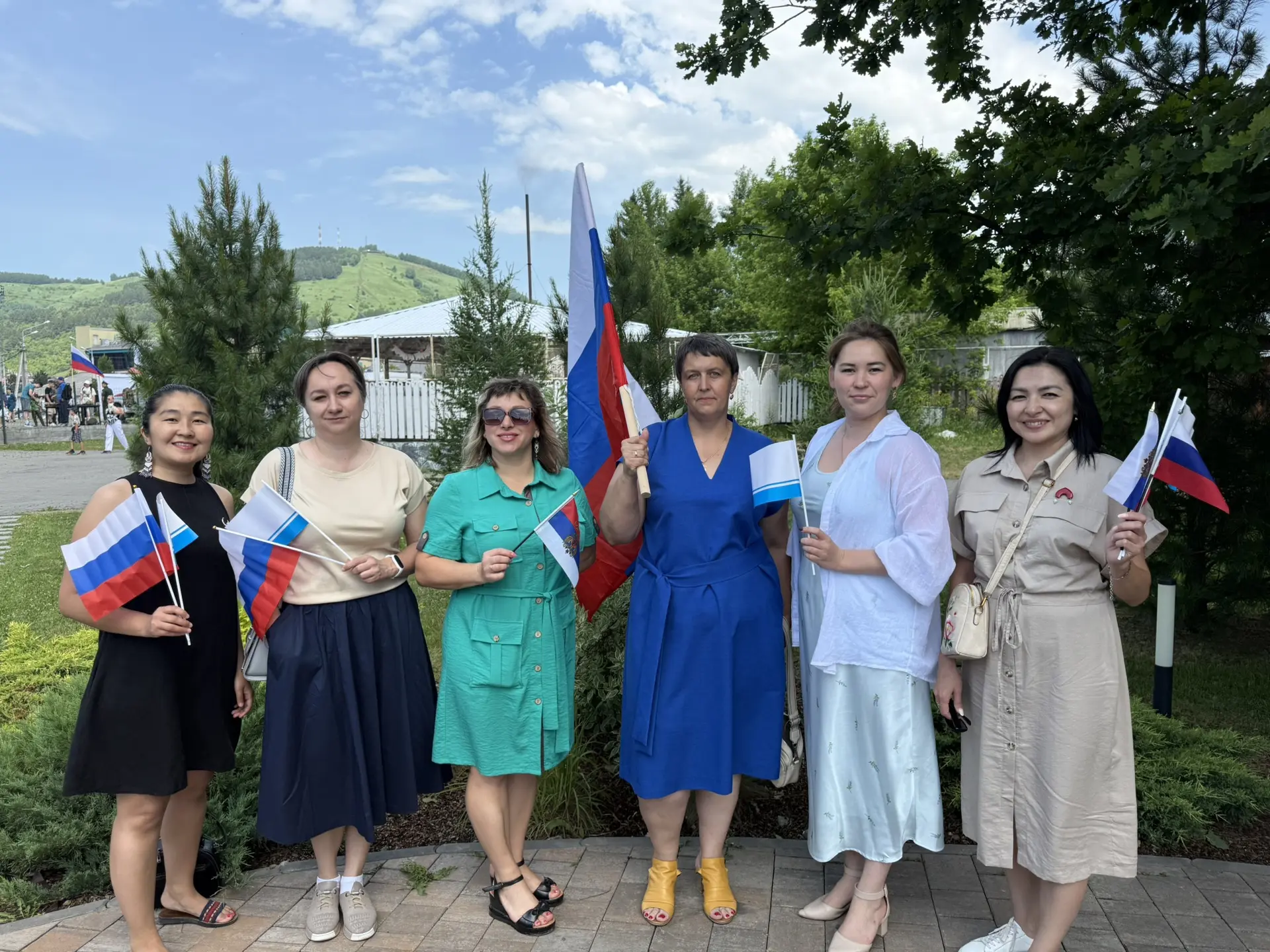 С Днём России! Россияныҥ кӱниле! 🇷🇺

Желаем процветания нашей великой стране и единства народа, ми