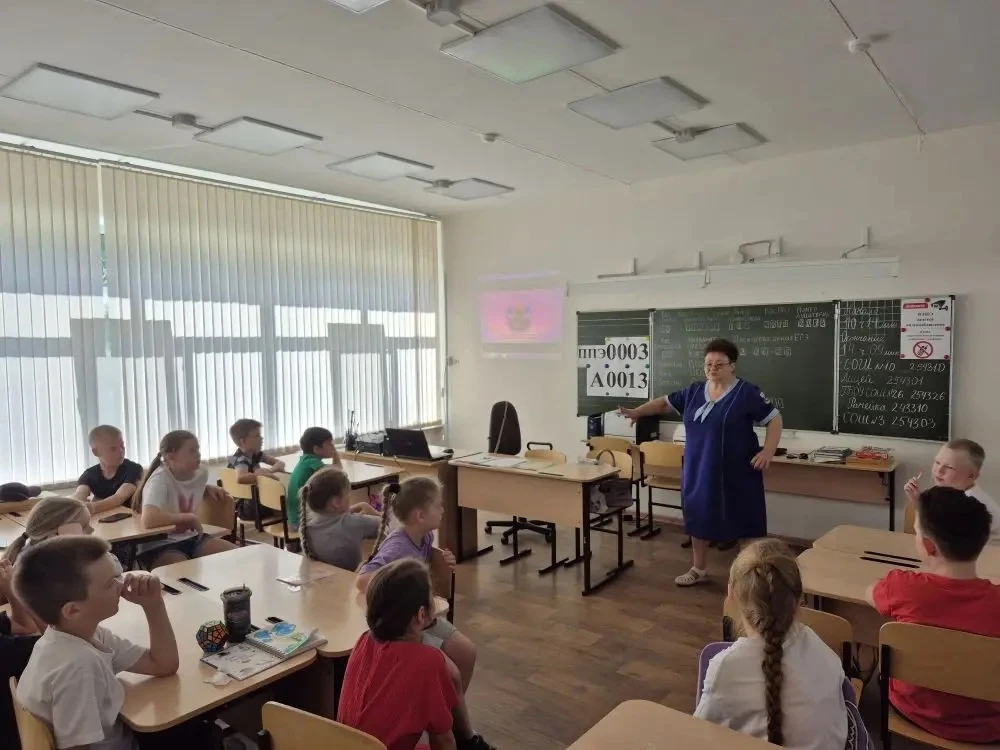 🎉Яркий день: безопасность, знания и веселье!

☀️В нашем лагере каждый день наполнен интересными соб