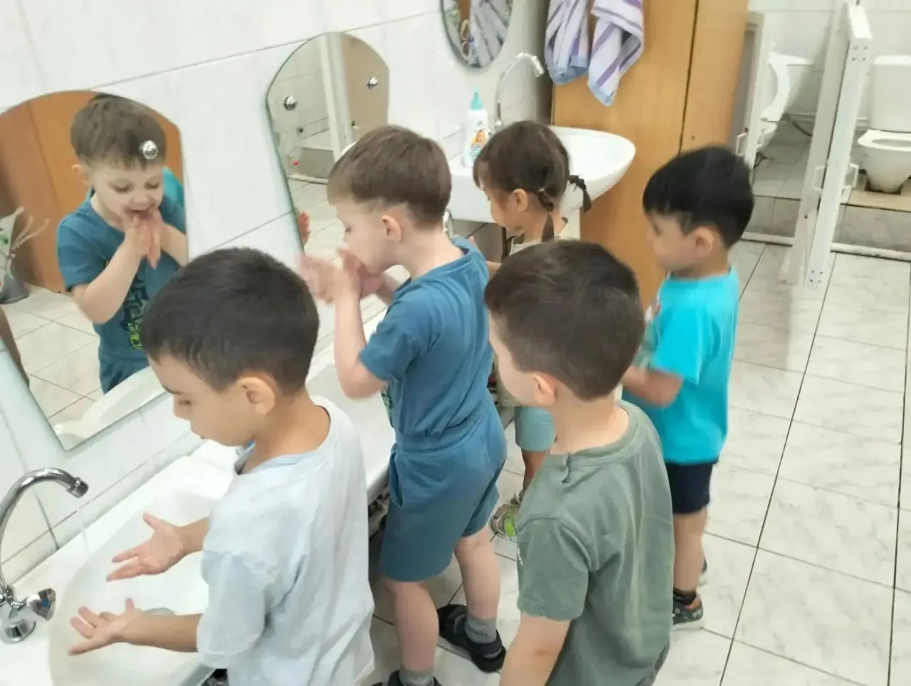 🧽Мойдодыр в гостях у ребят! 

🫧В рамках «Недели здоровья» к нам сегодня приходил сам «Великий Умыв