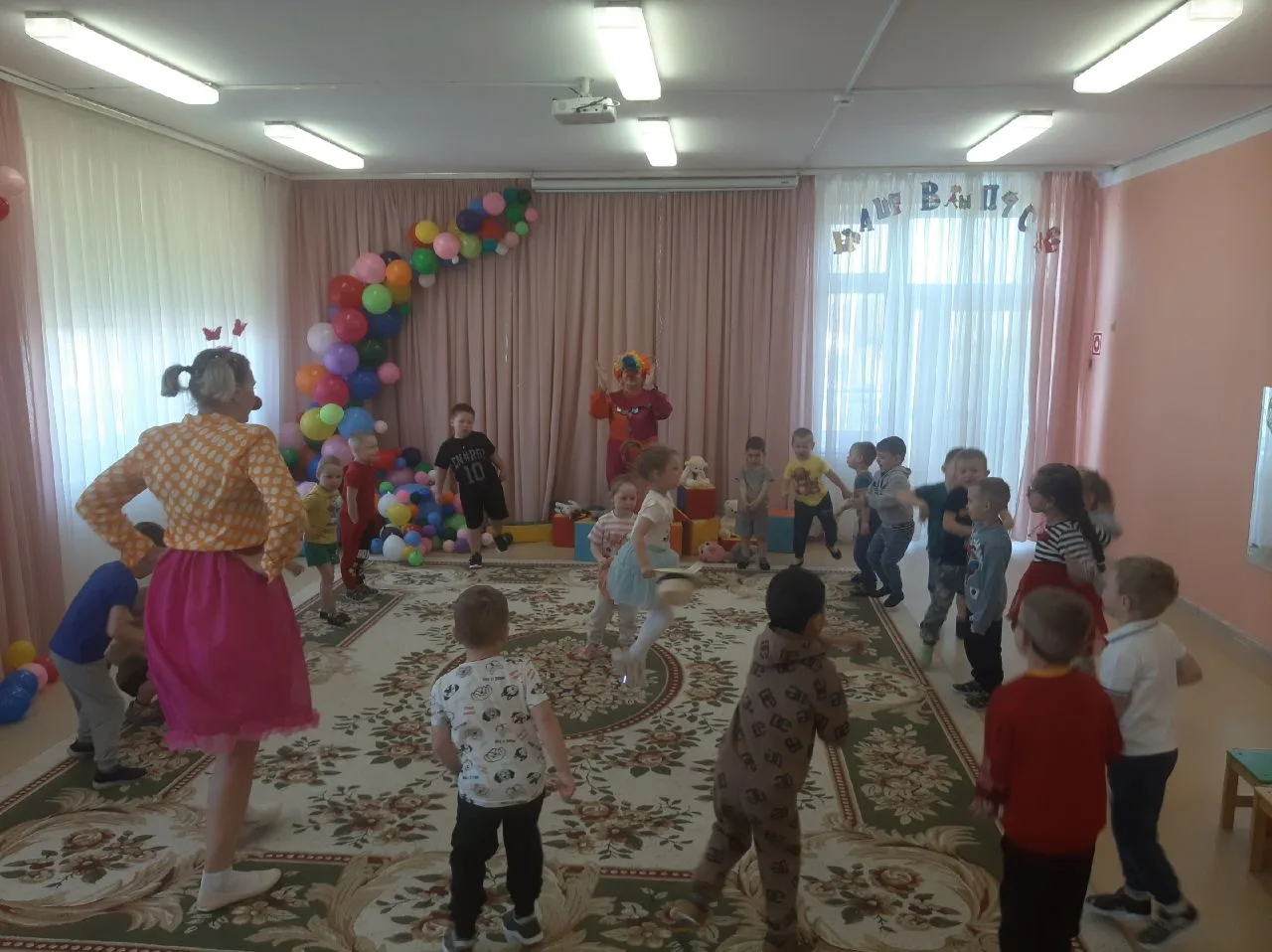 1 июня- ,,День защиты детей" прошёл в формате яркого праздника! 
В первый день лета к ребятам пришли