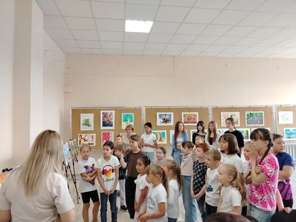 🎨✨ Воспитанники ЛДП «Ровесник» посетили художественную выставку «Миру -  мир»!  

Ребята погрузилис