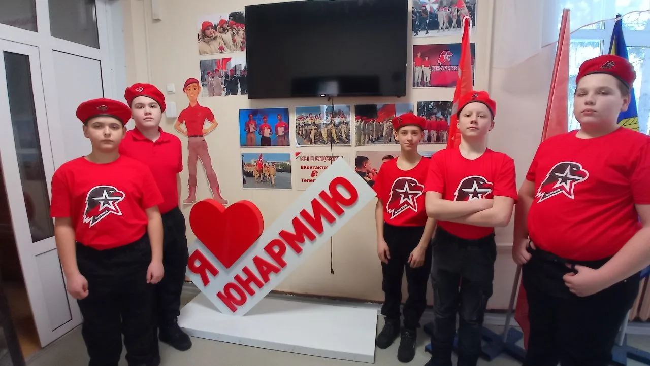 Юнармейцы из 7 класса – теперь официально в строю! 🎖 
 
Друзья, 13 февраля в Доме Юнармии прошло яр