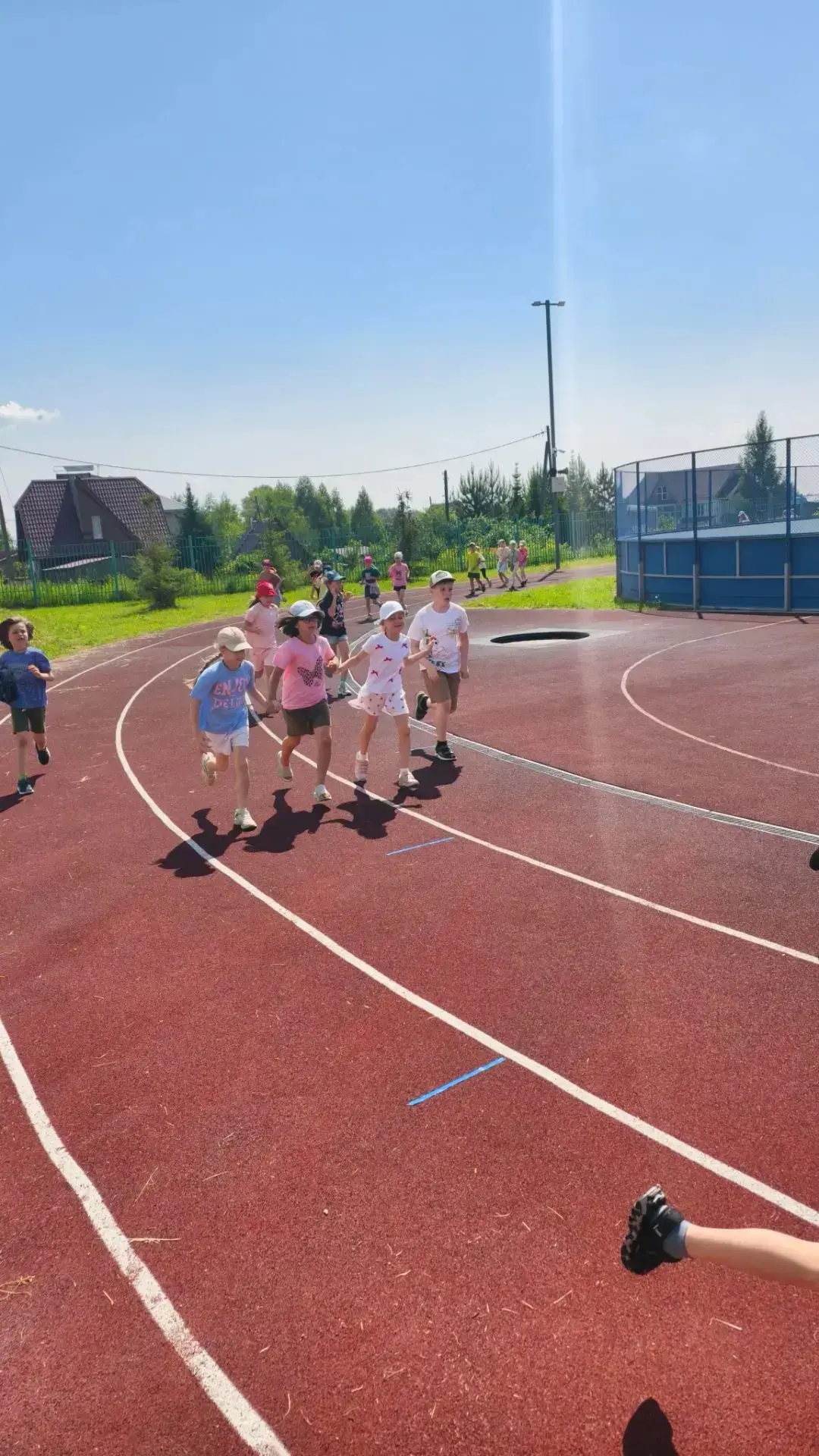 📸 На старт! Внимание! МАРШ!

Сегодня, 17.06.2026, в нашем лагере прогремел забег «Время независимых