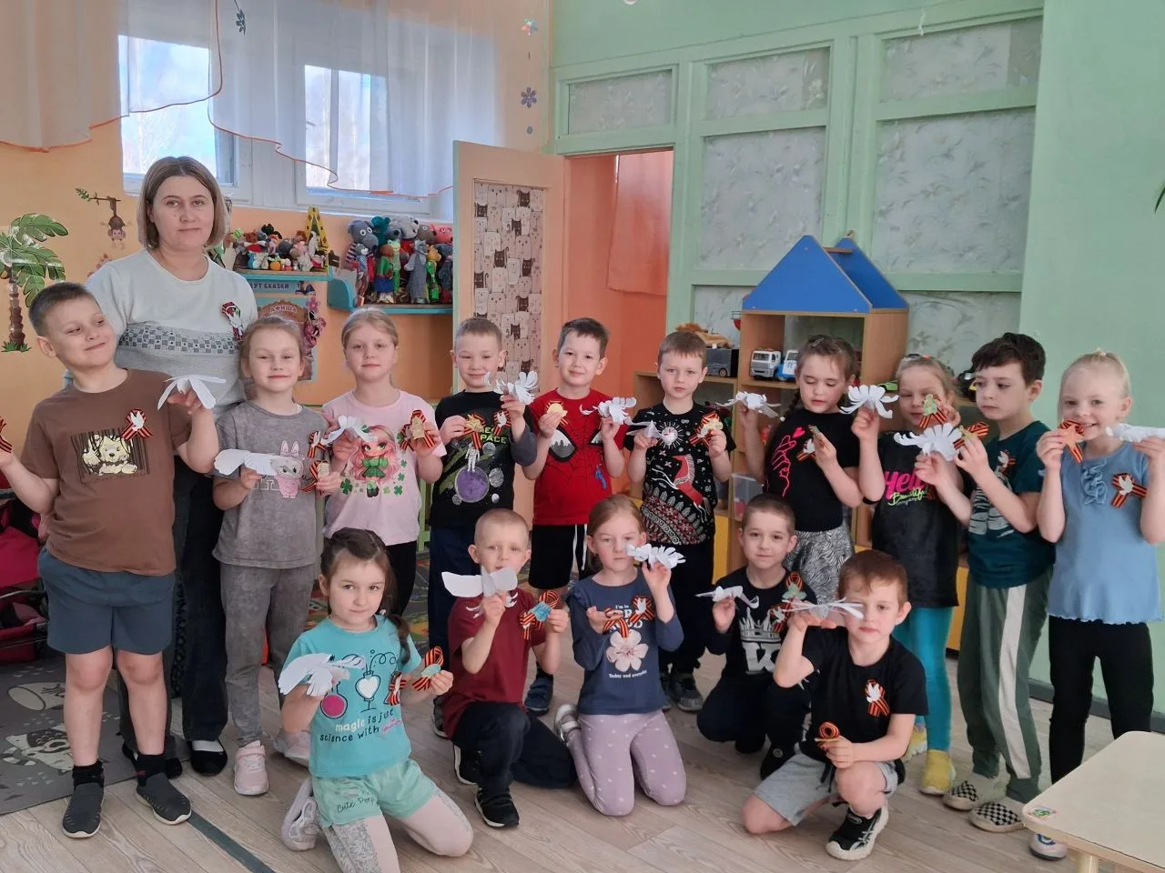 🕊️ Сегодня сотрудники Культурного центра побывали в гостях у самых маленьких жителей поселка — восп