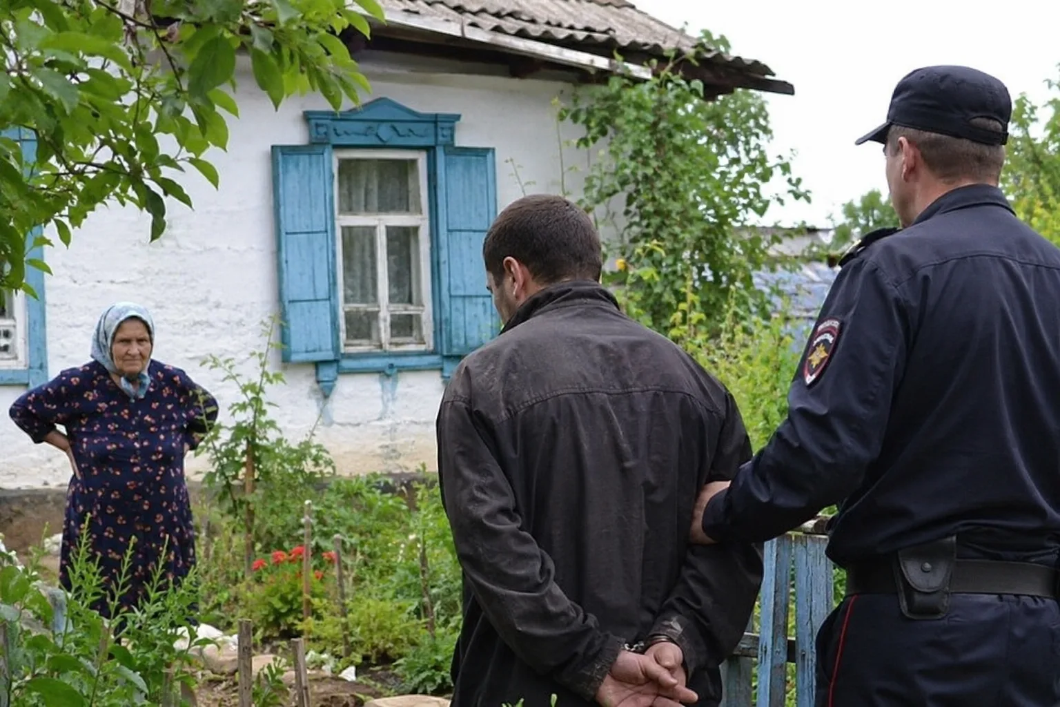 Пенсионерка спугнула вора-соседа шумом в огороде

В Кировском округе задержали 34-летнего соседа 86-