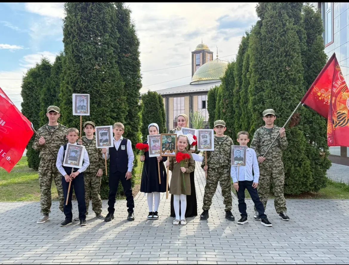 «Бессмертный полк» в школе — символ связи поколений

В преддверии Дня Победы в МБОУ «СОШ №4 с.Катар-