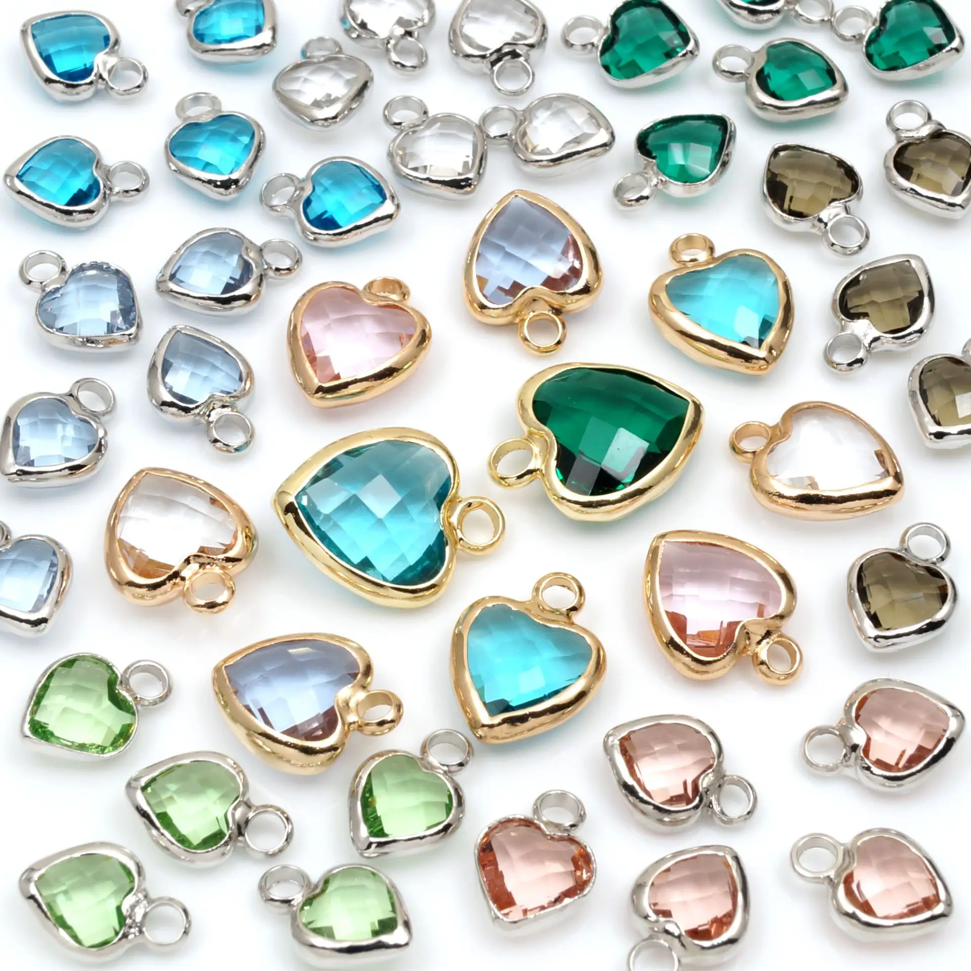 #подвески #сердечки
Подвески сердечки в золоте и серебре с цветами кристаллов под хризолит, голубой 