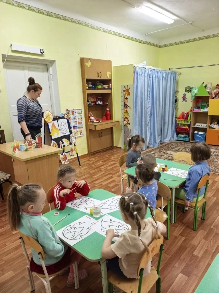 🔥 МЕСЯЧНИК ПОЖАРНОЙ БЕЗОПАСНОСТИ В МЛАДШЕЙ  ГРУППЕ.
В нашем детском саду проходит месячник пожарной