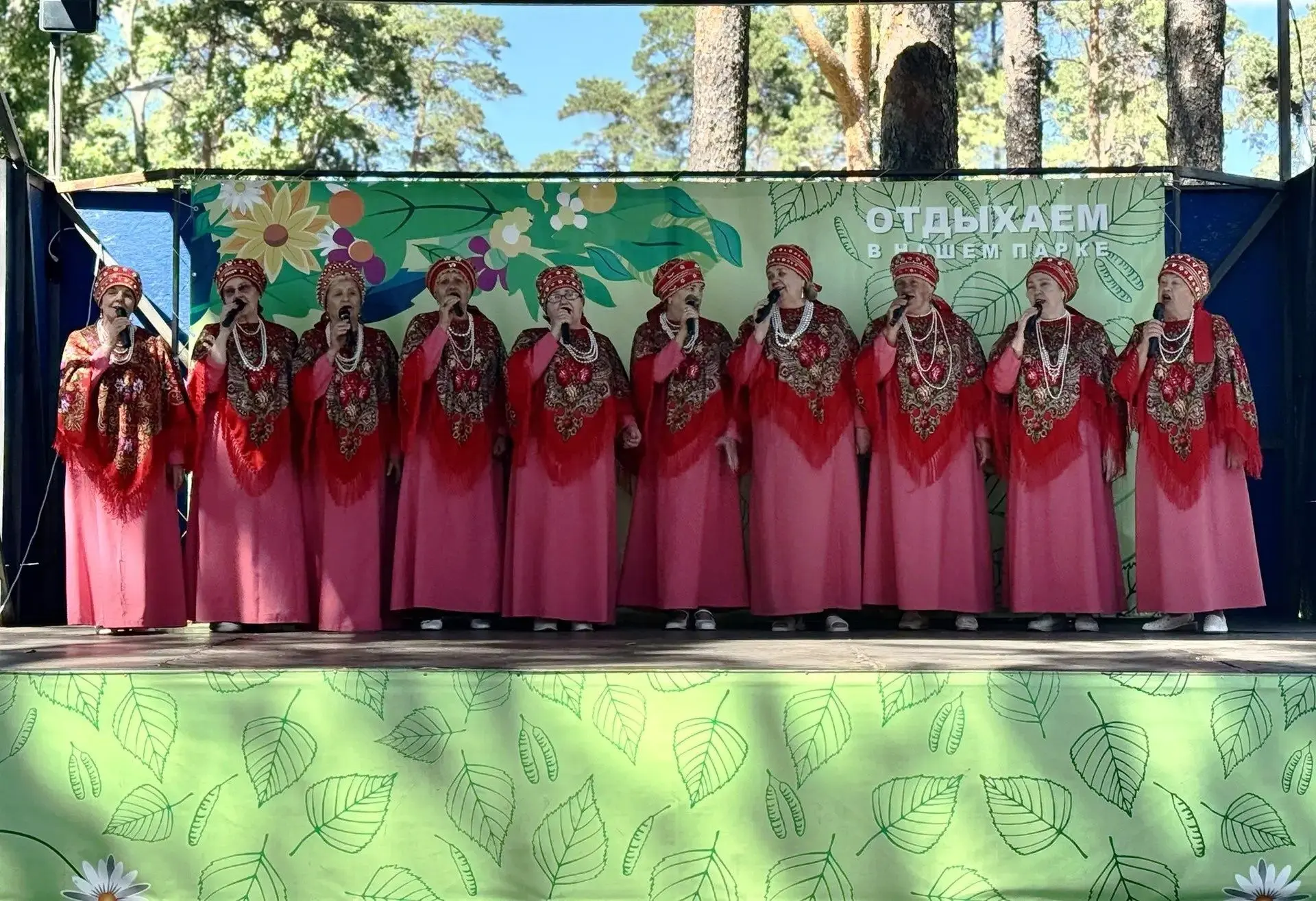 Сегодня в Городском парке прошел праздничный концерт «Русь, Россия, моя Родина…». Мероприятие было п