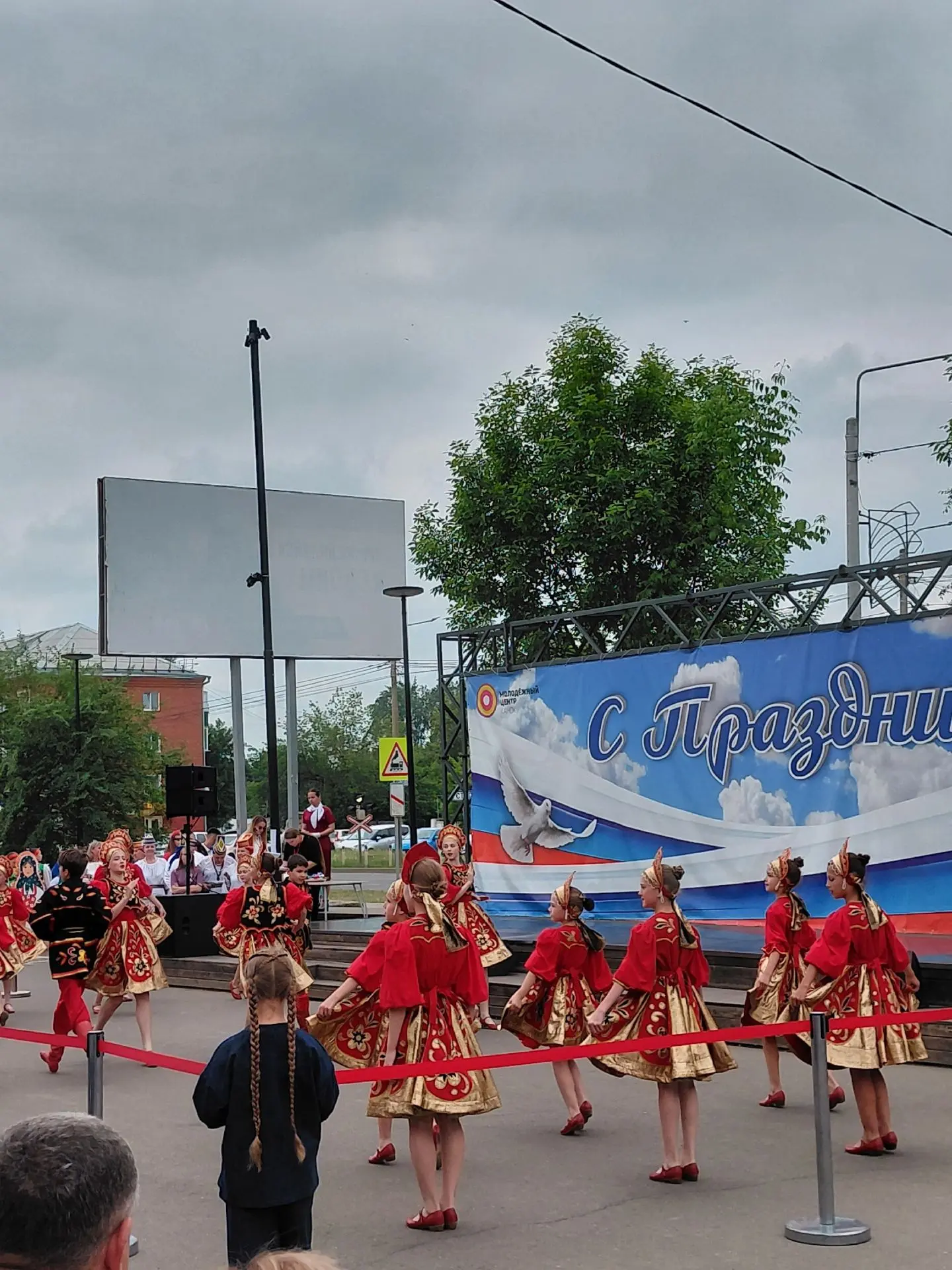 🇷🇺 Студенты Канского педагогического колледжа им. А. Л. Андреева посетили праздничную программу «Р