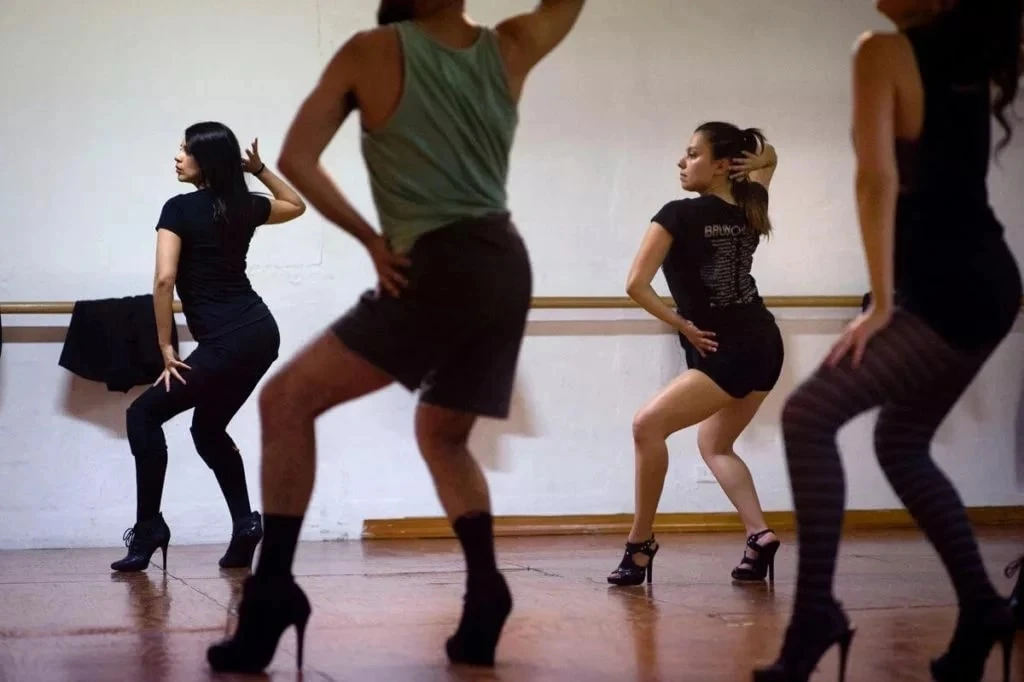 💃 Сегодня — твой шанс освоить High Heels с нуля!

Приглашаем на класс «БАЗА по High Heels» в 15:00!