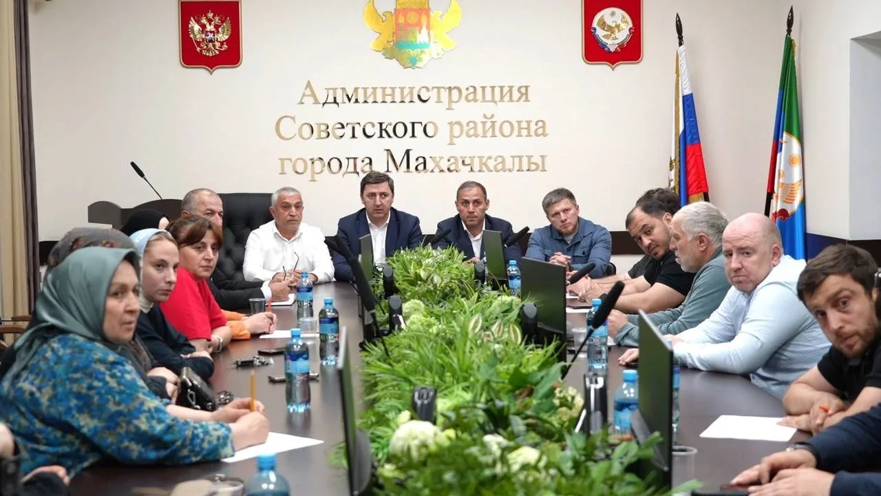 В Махачкале прошла встреча с жильцами домов на улицах Айвазовского и Перова

Сегодня в администрации