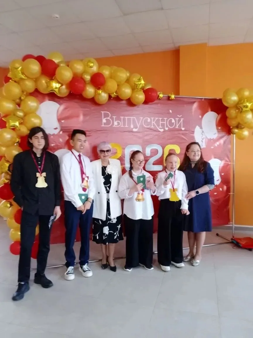 🧑‍🎓 Сегодня наши первые выпускники получили свой первый документ об образовании! От всей души позд