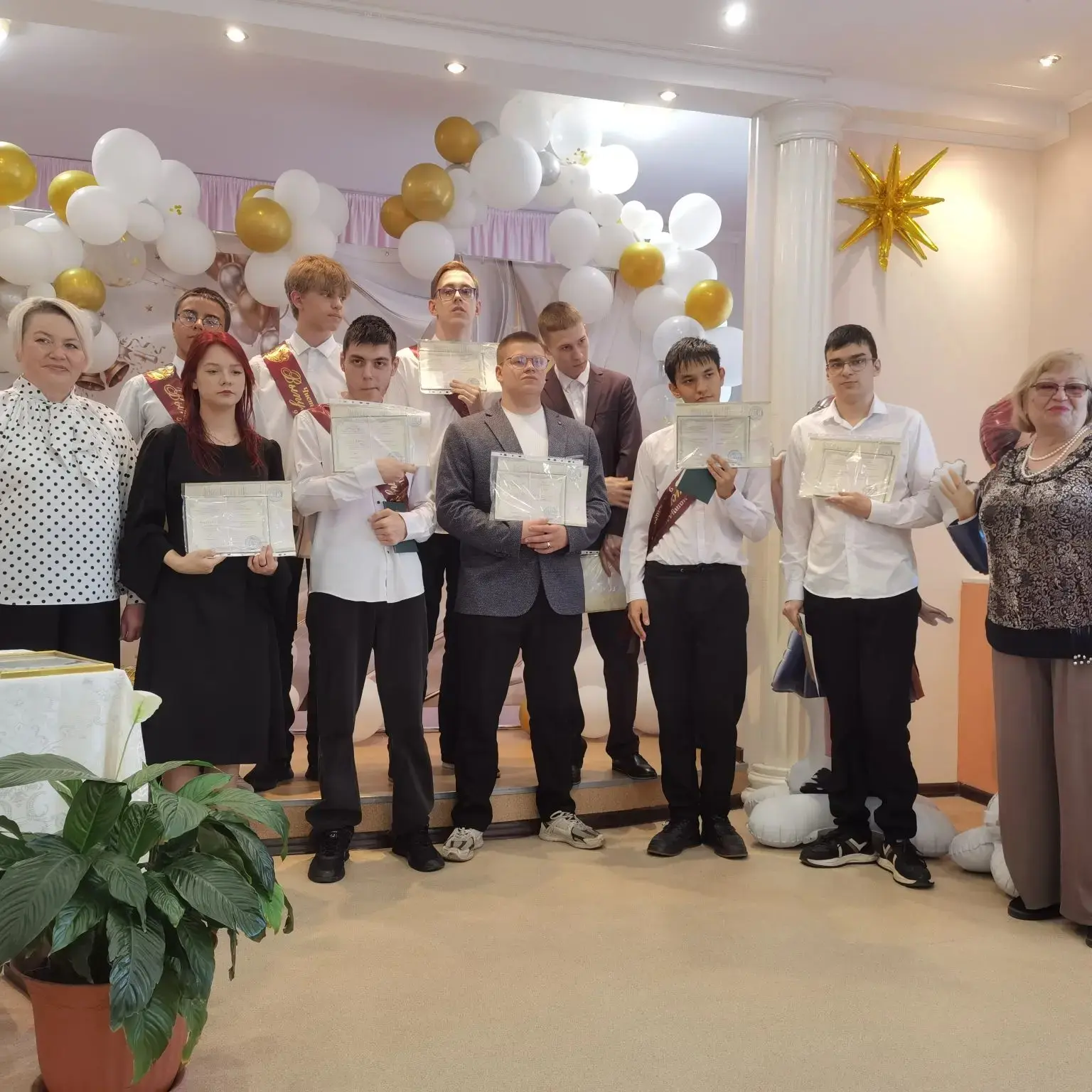 ✨ Вот и он — долгожданный выпускной для девятых и одиннадцатых классов! ✨

🎉 Нарядные, счастливые, 