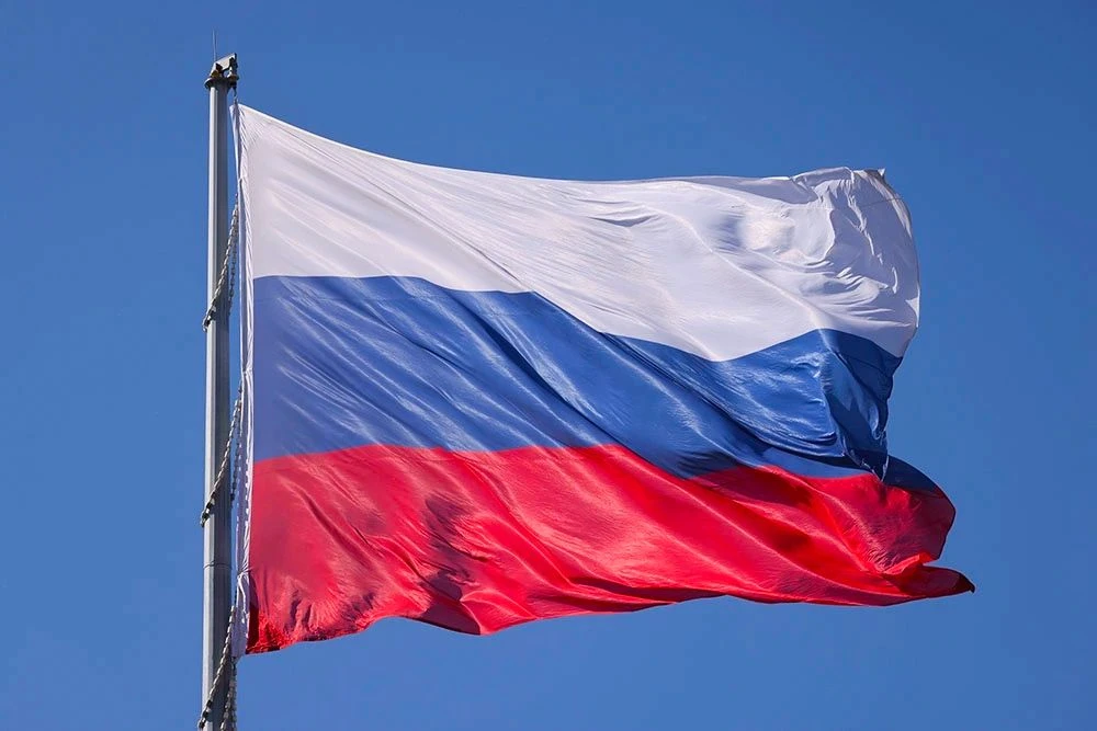 Дорогие зрители!

С Днём России!

Для нас этот праздник связан не только с историей страны, но и с е