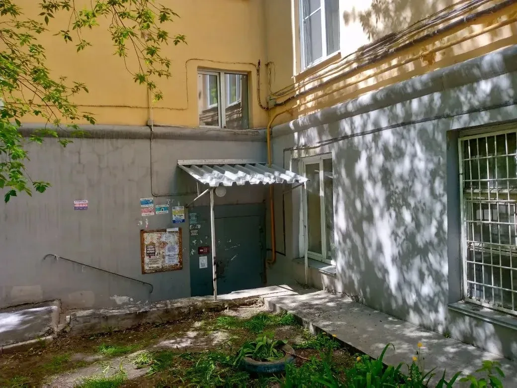 Пр. Победы 131.под. 1. 

Ремонт козырька