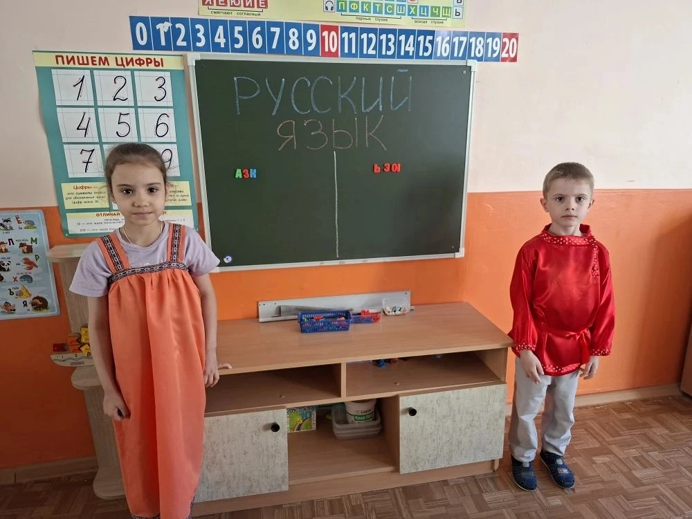 Викторина по русскому языку в подготовительной группе №9. Дети образовывали новые слова, разгадывали