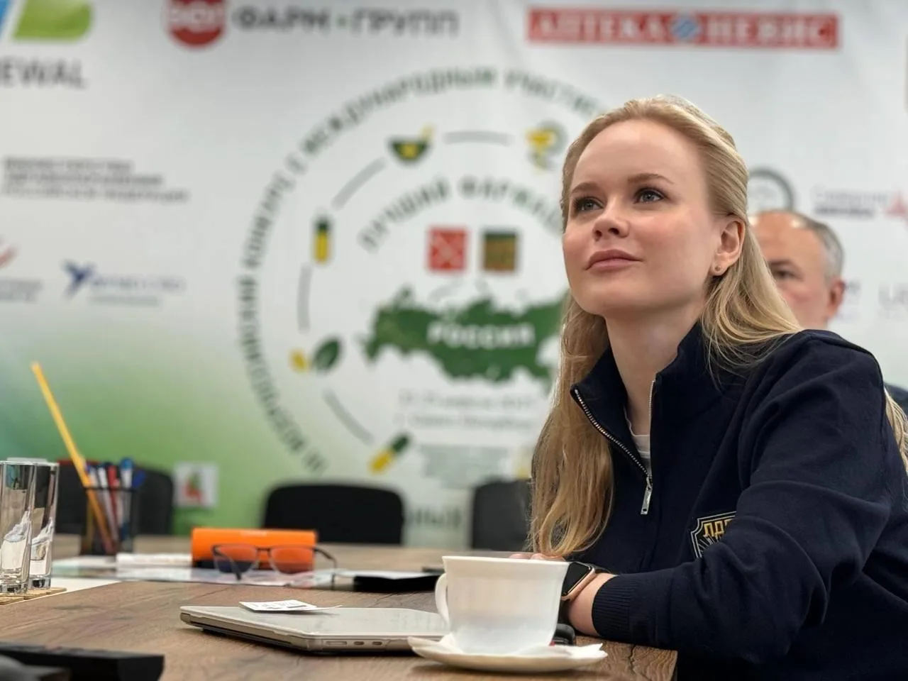 Поздравляю всех медицинских работников с профессиональным праздником!

Врачи, фельдшеры, медсёстры, 