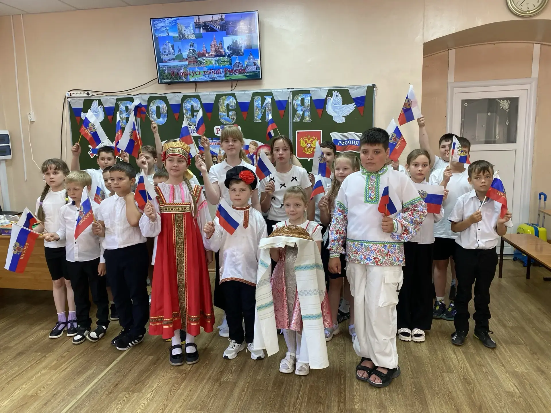 🇷🇺 Праздник «День России» на площадке пришкольного лагеря ☀«Солнышко» ребята отметили разнообразно
