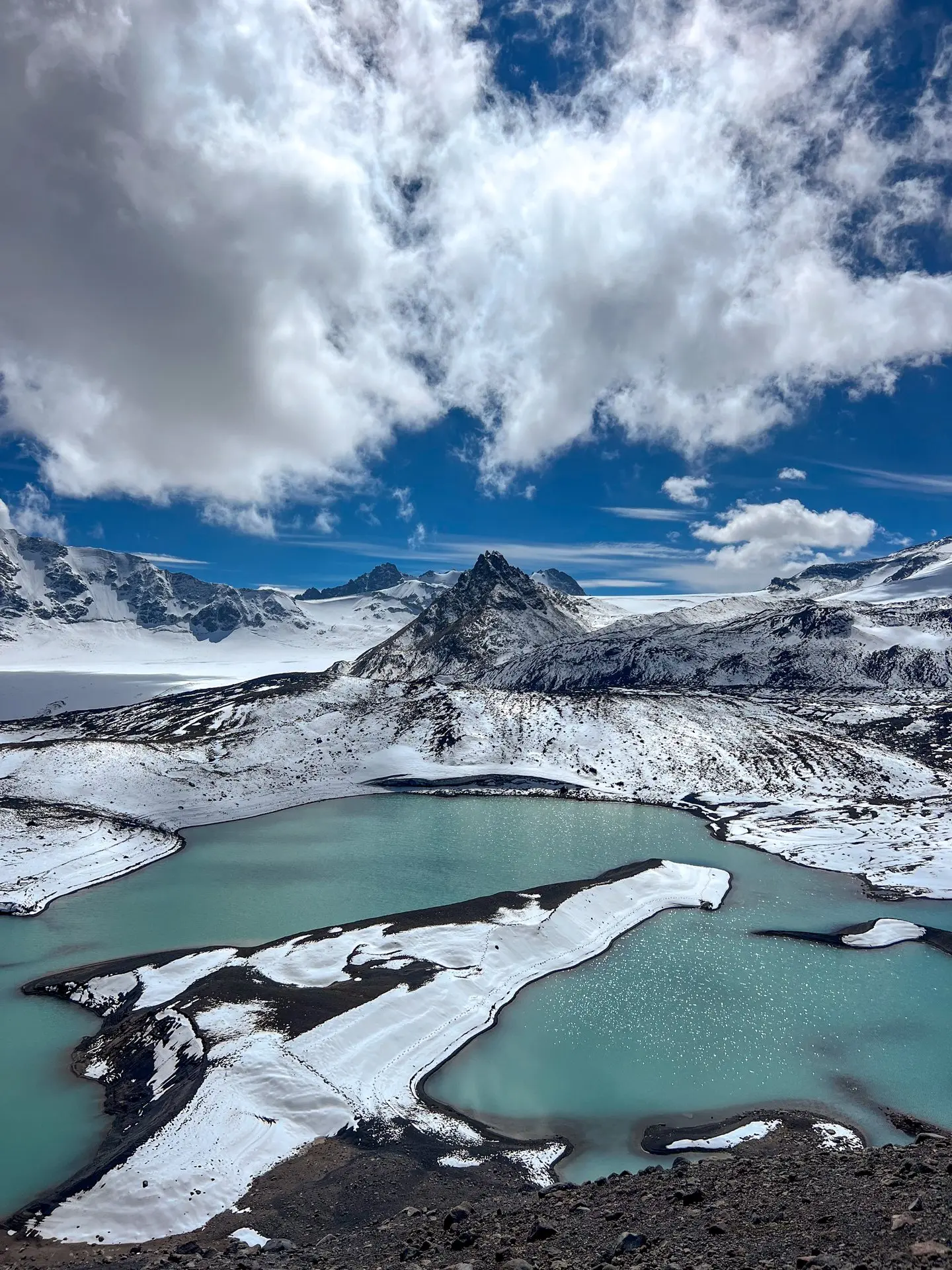 🏔️ Озеро Бирджалы, северное Приэльбрусье. Самое высокогорное озеро на Кавказе с видом на Эльбрус.

