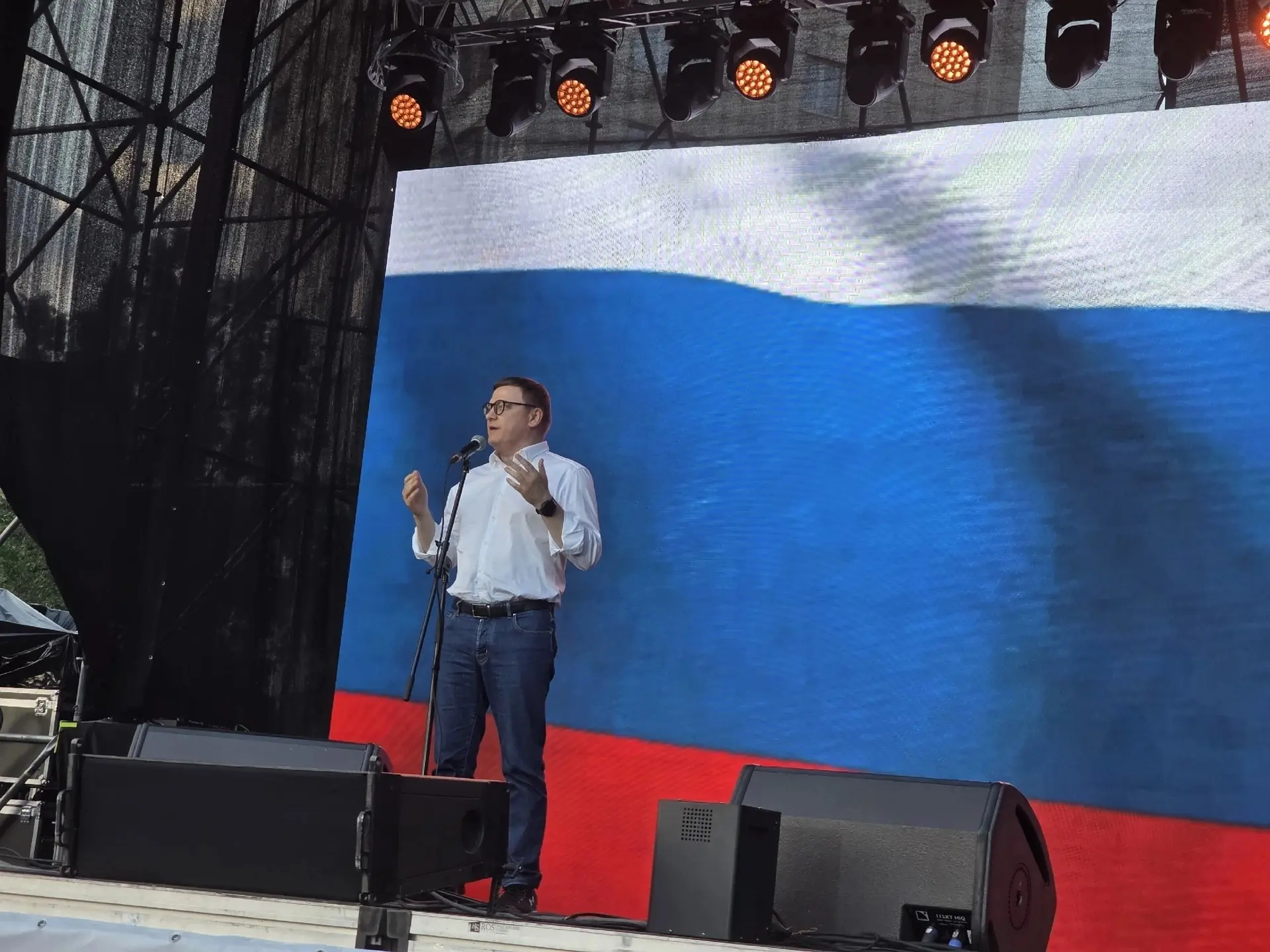 Губернатор Челябинской области Алексей Текслер поздравил жителей Миасса с получением почётного звани