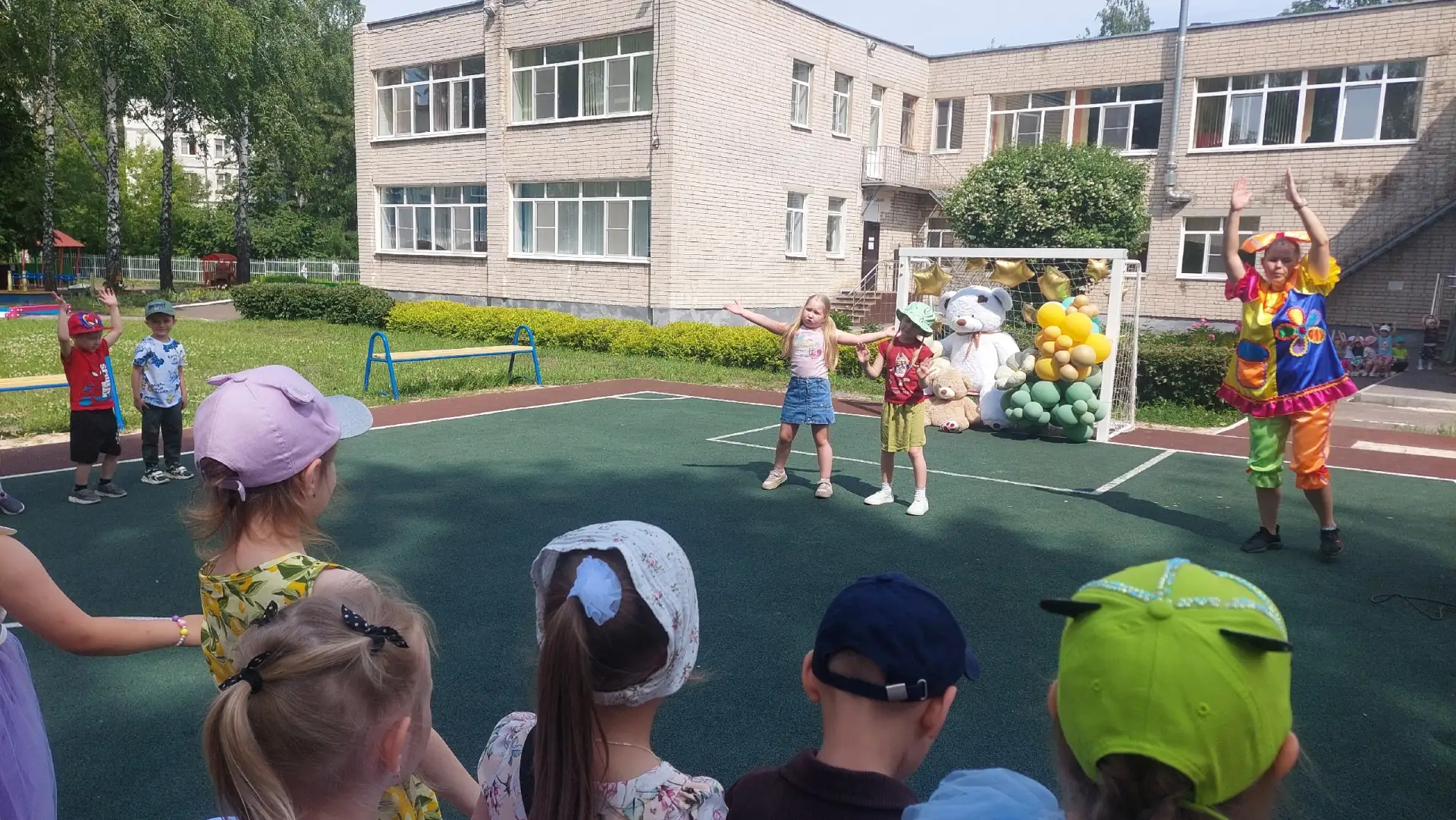 ☀ Здравствуй, лето! Как это было в нашем саду 
 
С 2 по 5 июня в нашем детском саду прошел настоящий