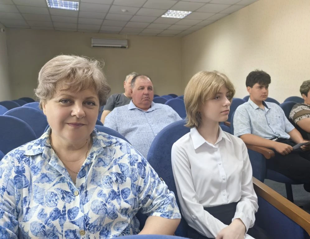 Сегодня паспорта Российской Федерации получили Злата Скрябина, Маргарита Селищева и Игорь Пиляев.

Р