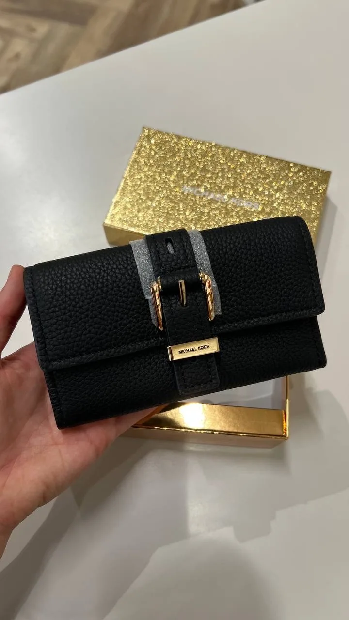 Michael Kors кошелёк 

7200₽ | 14.5*9

ОФОРМИТЬ ЗАКАЗ ✏️