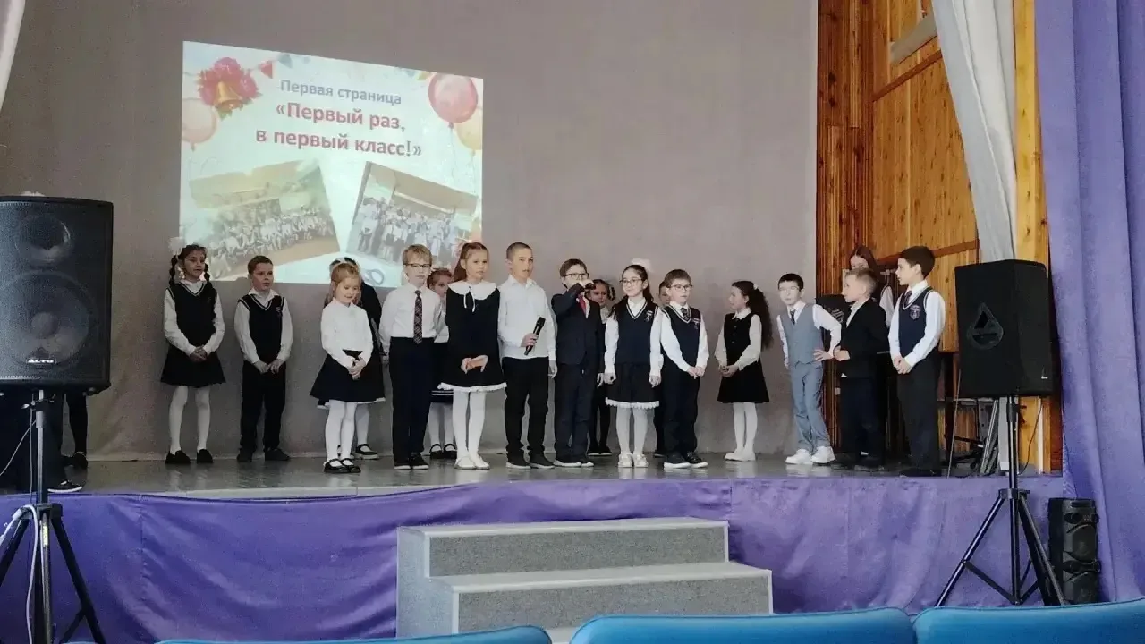 🎓Год 2026-ой,
Праздничный май настал!
Веселый и радостный праздник
Нас всех сегодня собрал!
🎓В тор