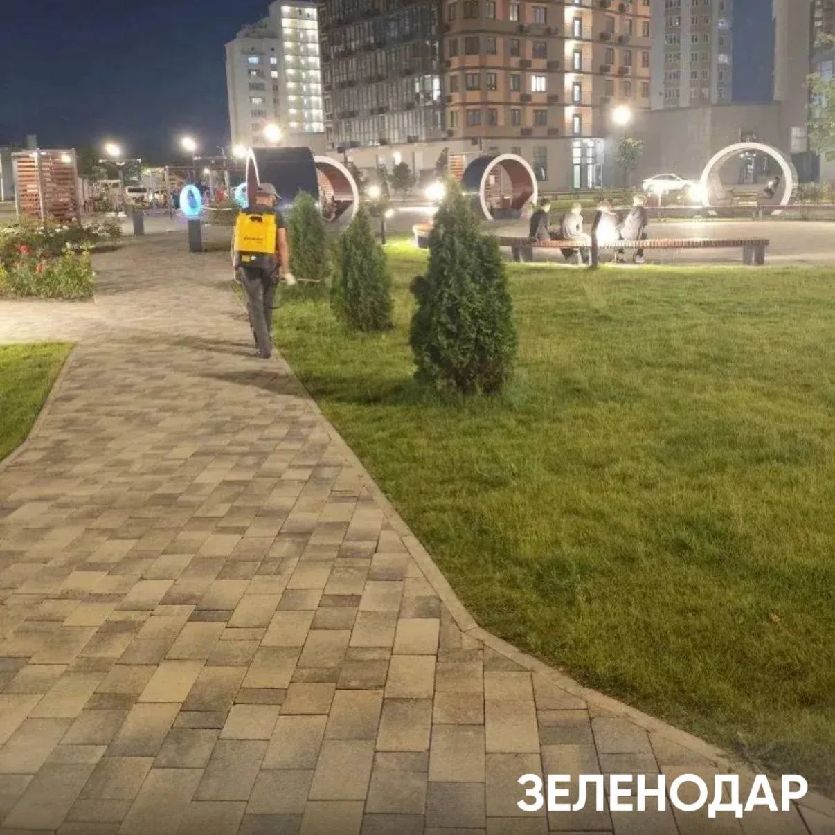 Заменили распрыскиватели с ротаторами на системе автополива на придомовой территории ЖК "Зеленодар".