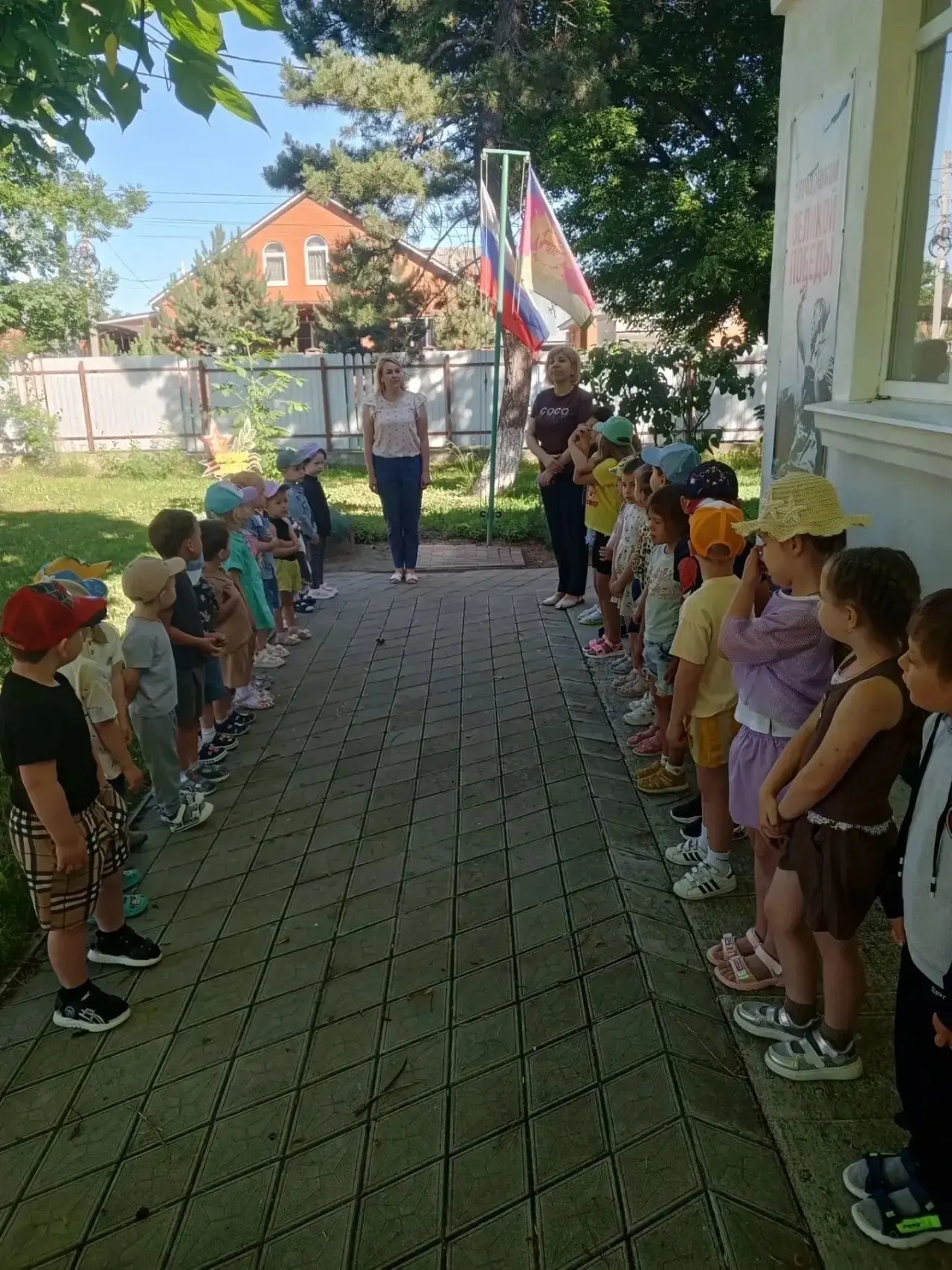 По традиции нашего детского сада мы начинаем новую неделю с главного события — церемонии поднятия Го