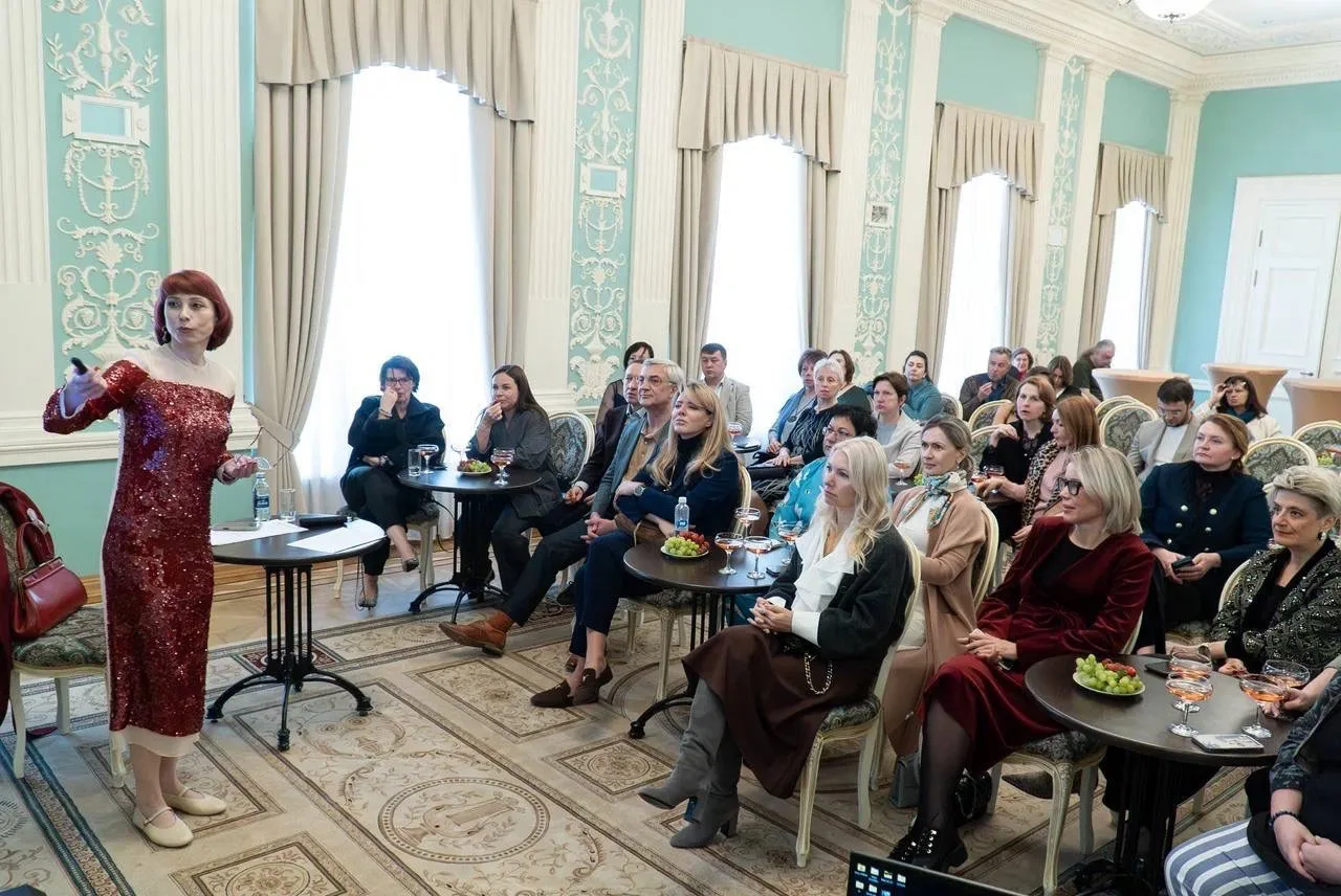 Хм, прикольно. На сайте оперы «Геликон» увидела свои фотографии. Это какой-то хороший знак? 😊 

Поз