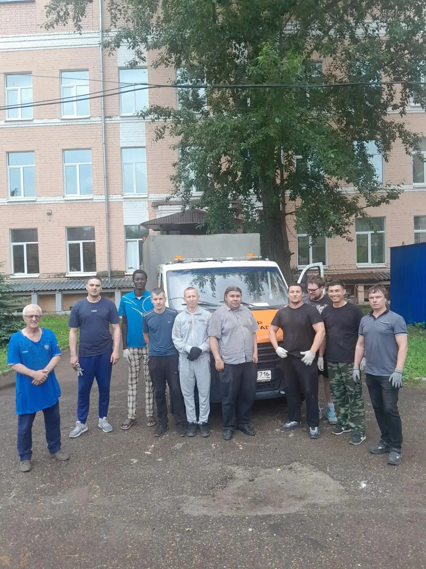 Друзья, мы уже поблагодарили компанию «Мегастрой» за щедрое пожертвование и МУП "Городское благоустр