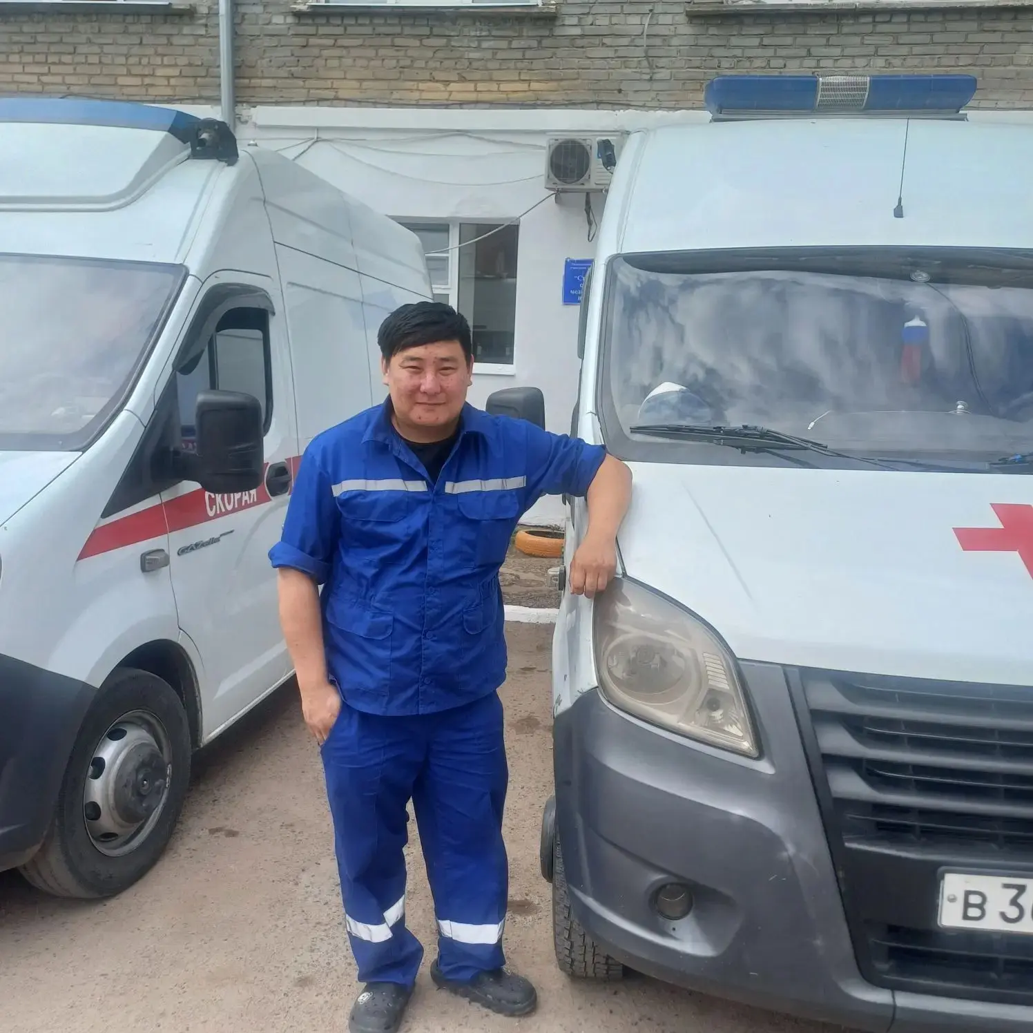 🚑 Фельдшер с большим сердцем: история Юрия Борисовича Шагжиева

В преддверии Дня медицинского работ