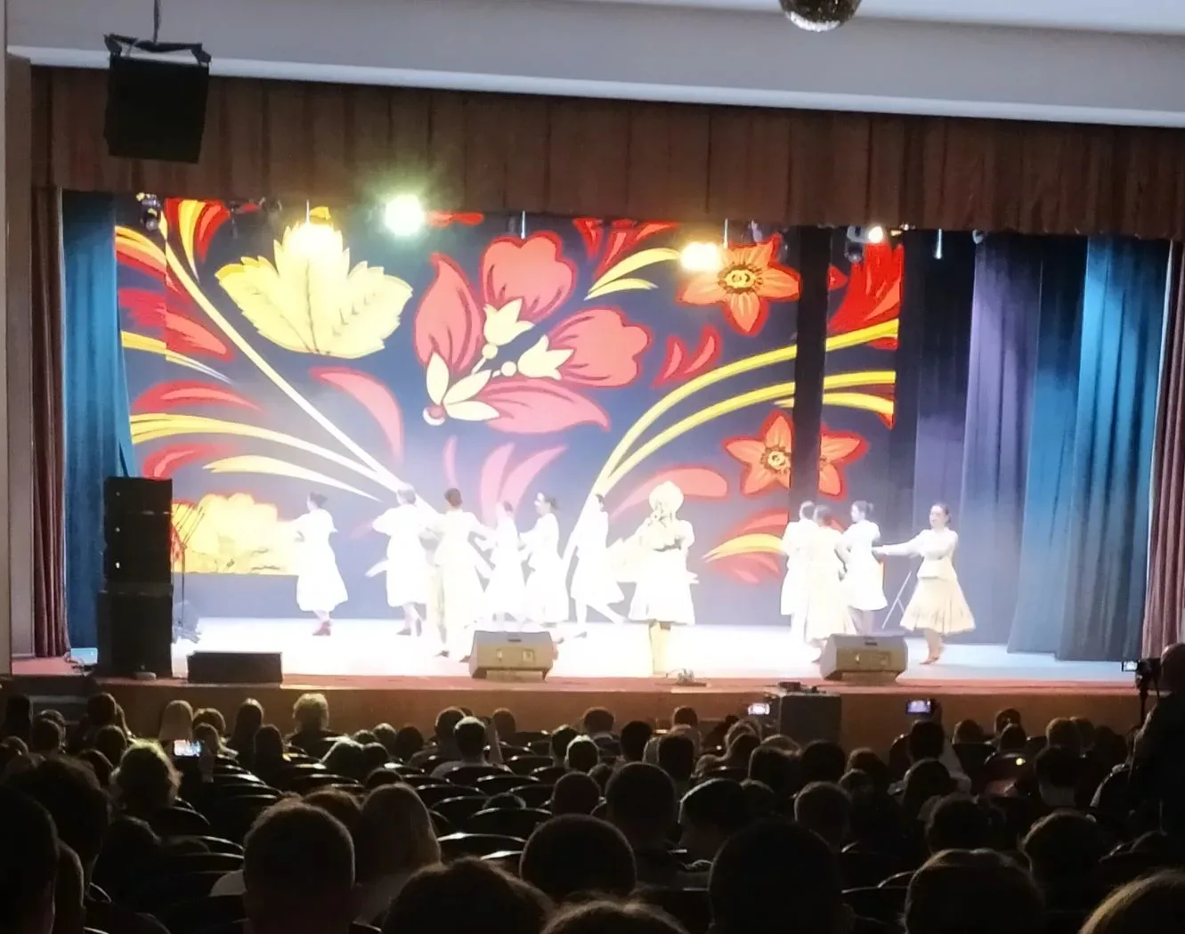 15 мая во Дворце культуры "Октябрь" состоялся ежегодный городской конкурс патриотической песни "Гвоз