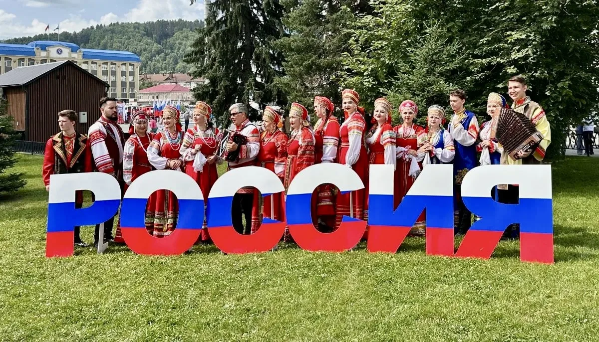 С Днём России!

От всего сердца поздравляем вас с Днём России — праздником, который объединяет всех 