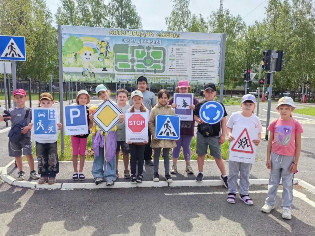 🚦 Внимание, внимание! Автогородок встречает гостей!

Сегодня три отряда нашего пришкольного лагеря 