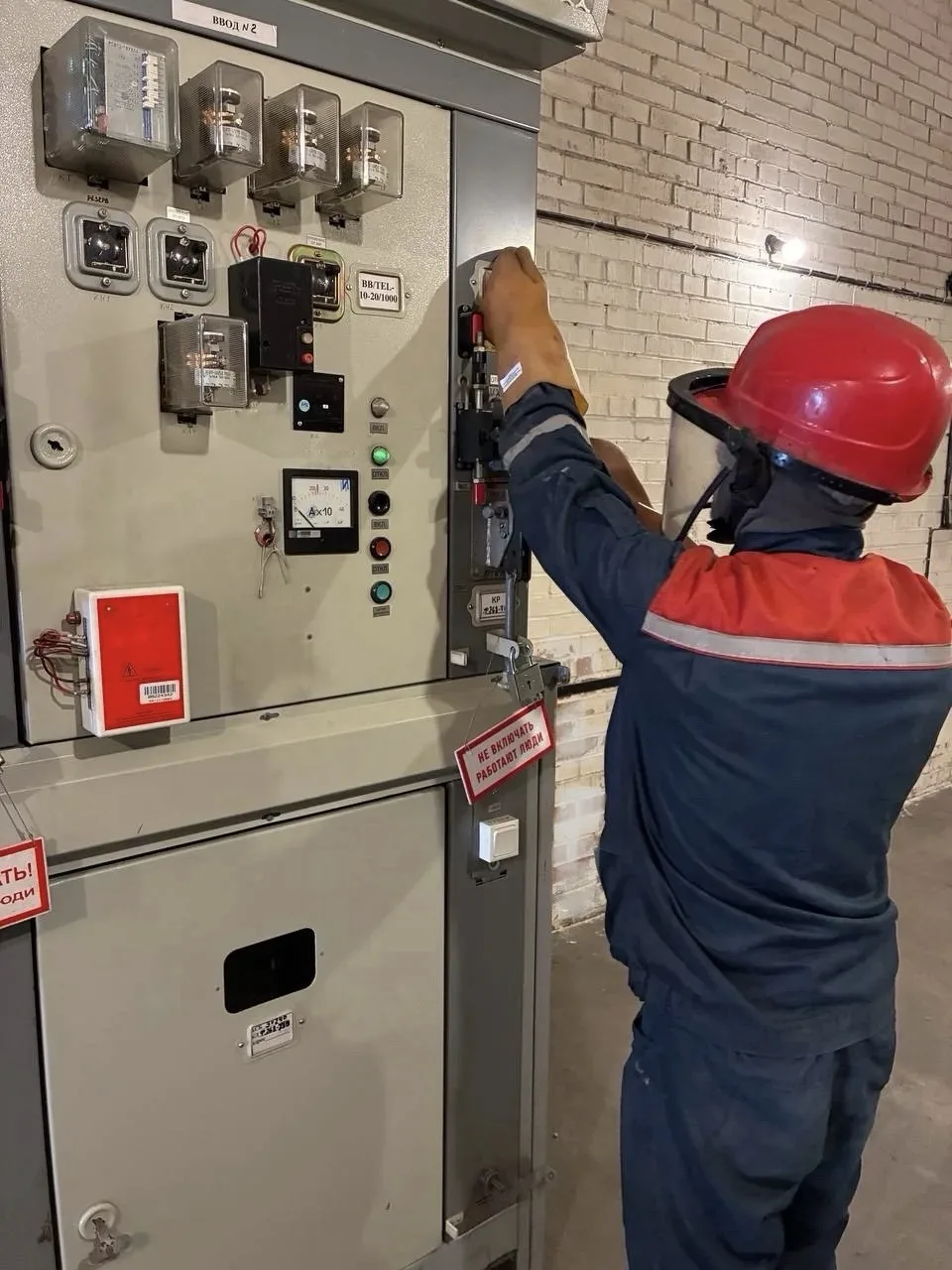 ⚡️#РоссетиЛенэнерго повысили надежность электроснабжения ведущего завода по производству лакокрасочн