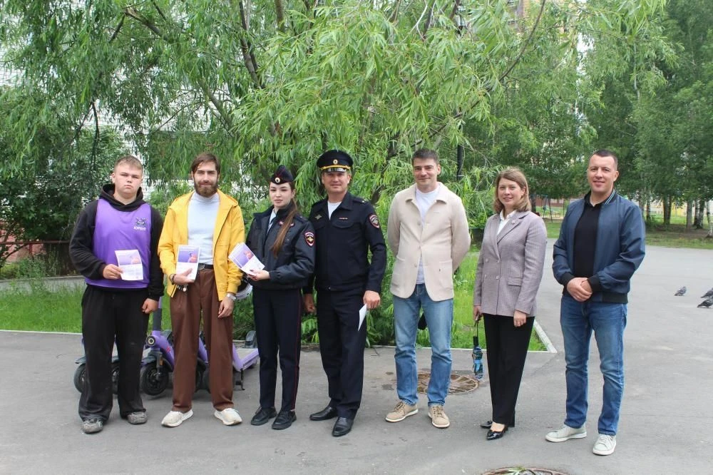 ☝️В Йошкар-Оле автоинспекторы и представители кикшеринговой компании провели акцию «На СИМ — безопас