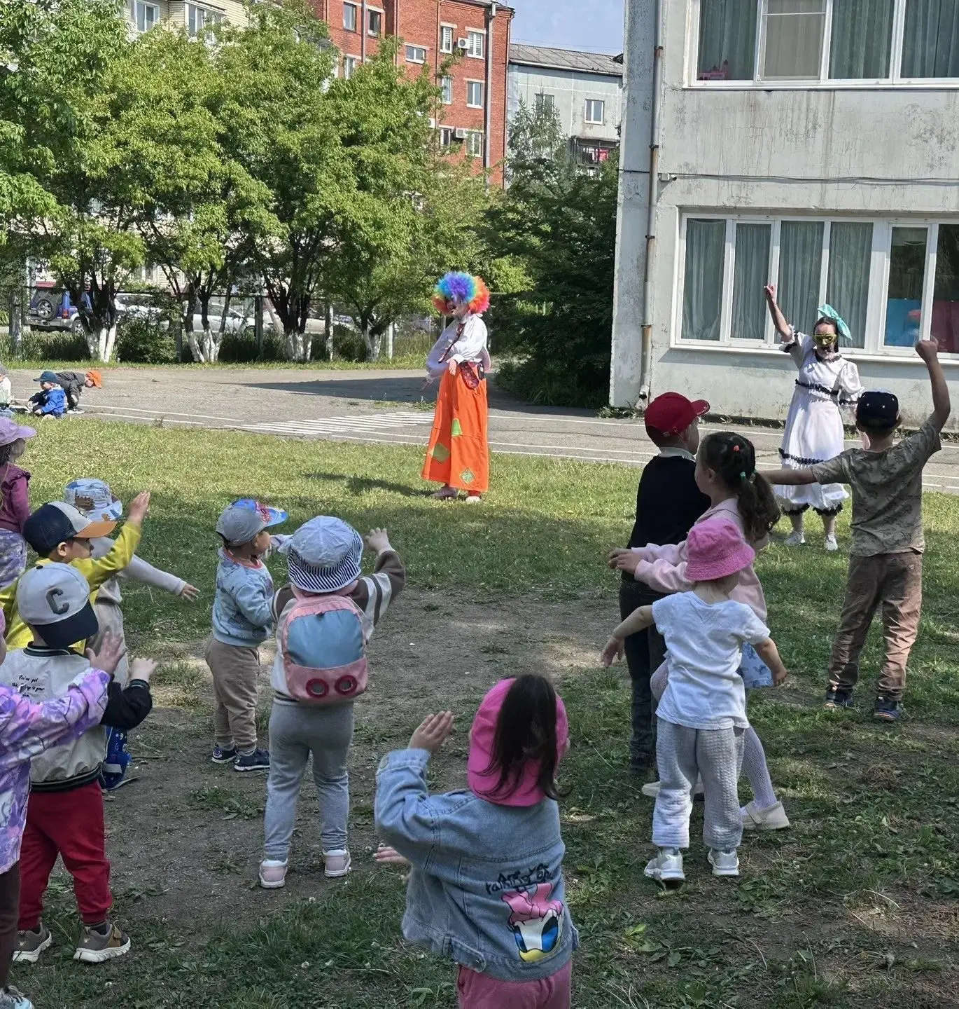 1 июня — День защиты детей🧸⁣
Этот день мы начали с улыбок и настоящего представления! Для наших вос