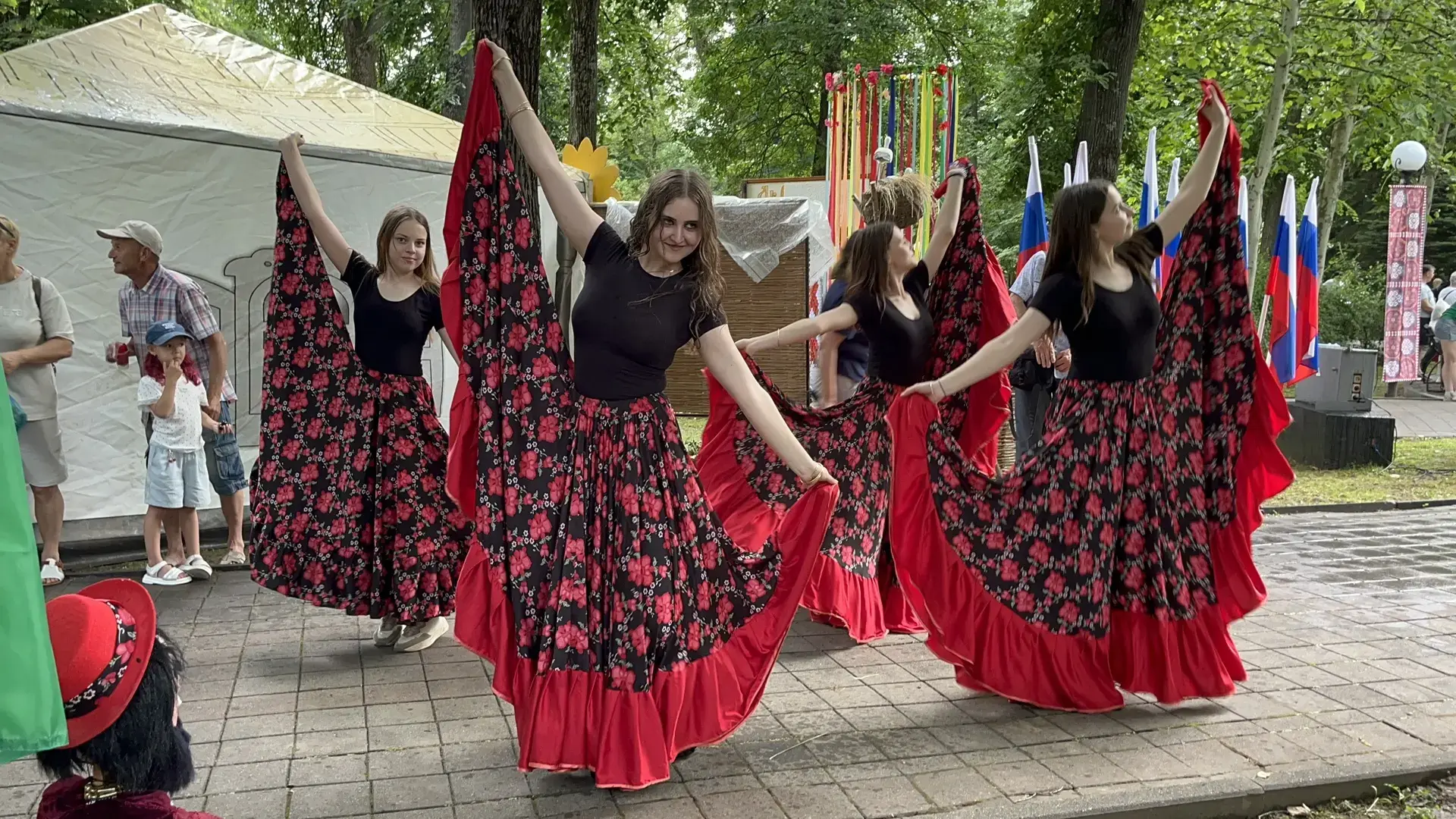 «Венок дружбы», сплетённый на нашем подворье в станице Северской ❤️

В светлый праздник Дня России  