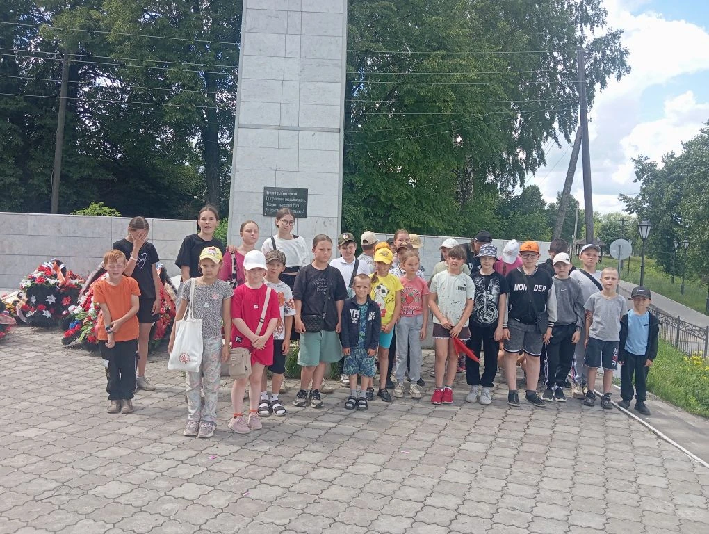 🌞 Лагерь "Росинка" - Орлятская летопись 📖

День 15: Живём и помним

Сегодня в лагере "Росинка" про